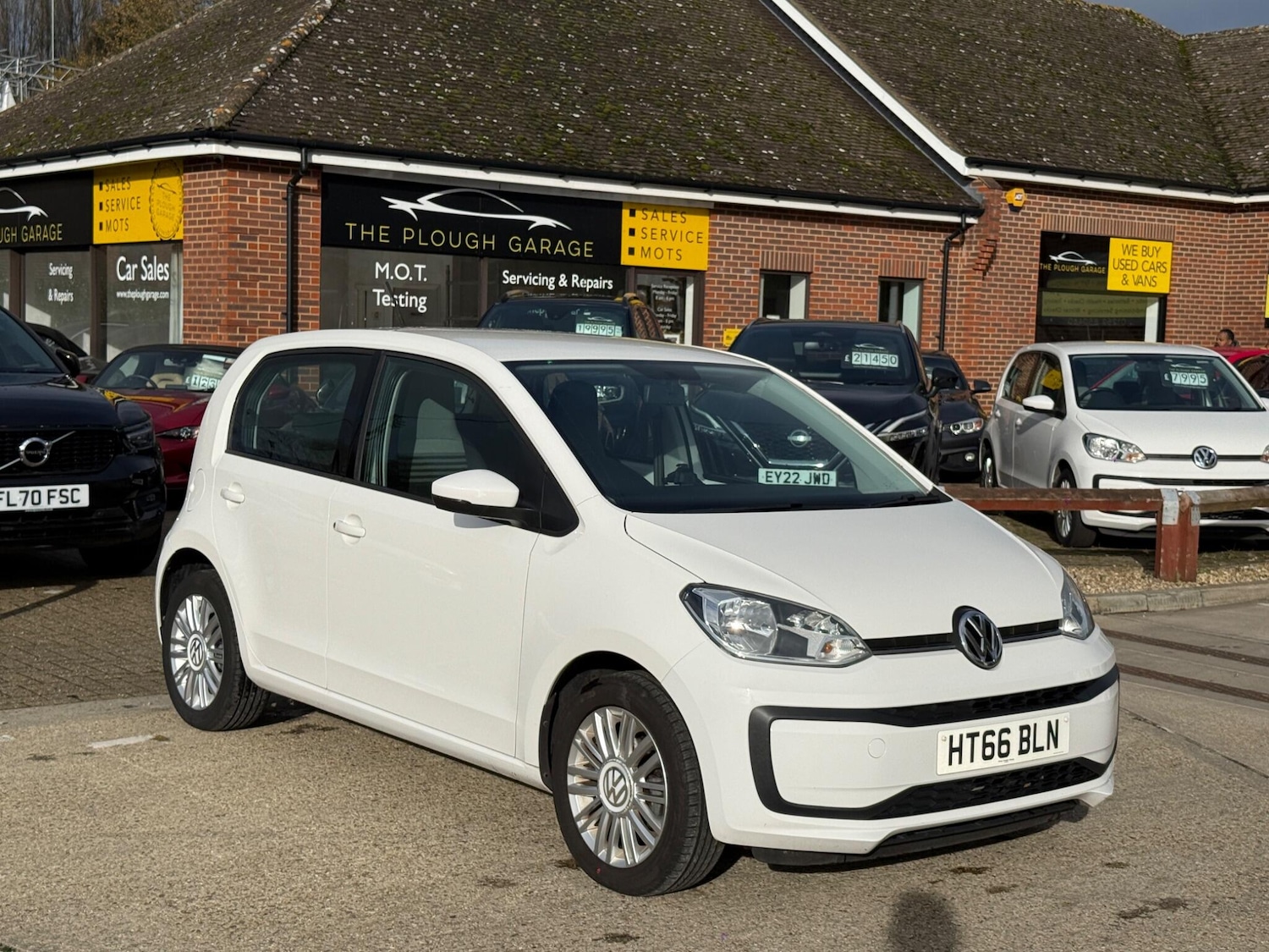 Used Volkswagen up! 2017 for sale - 76632636: Photo 2