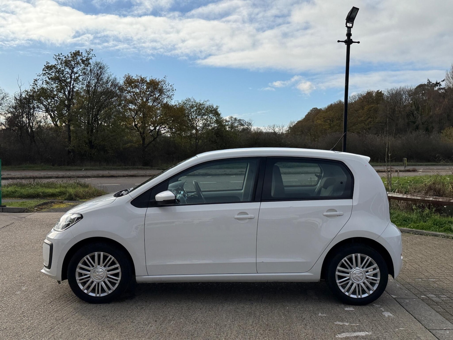 Used Volkswagen up! 2017 for sale - 76632636: Photo 8