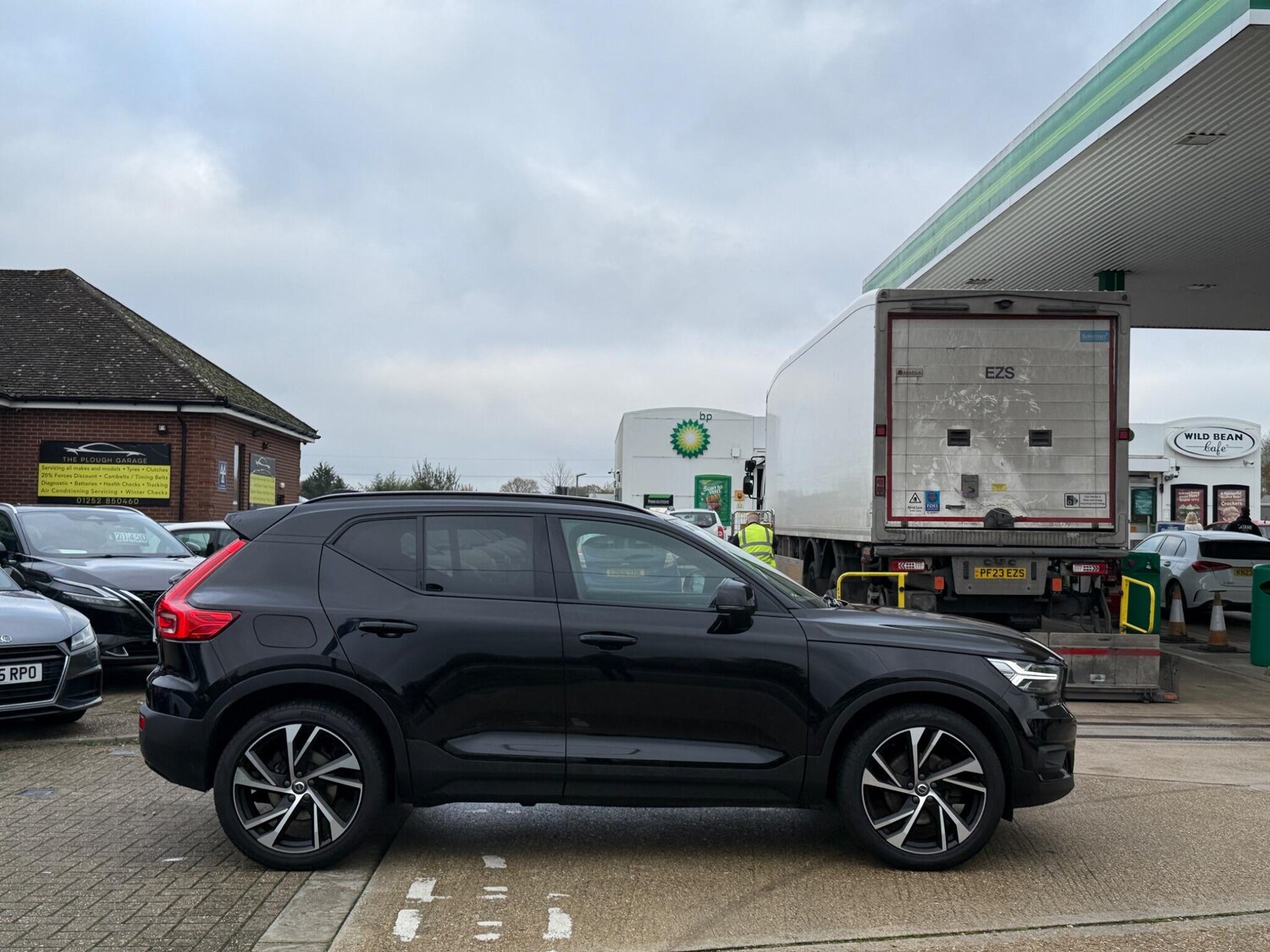 Used Volvo XC40 2020 for sale - 76572290: Photo 2