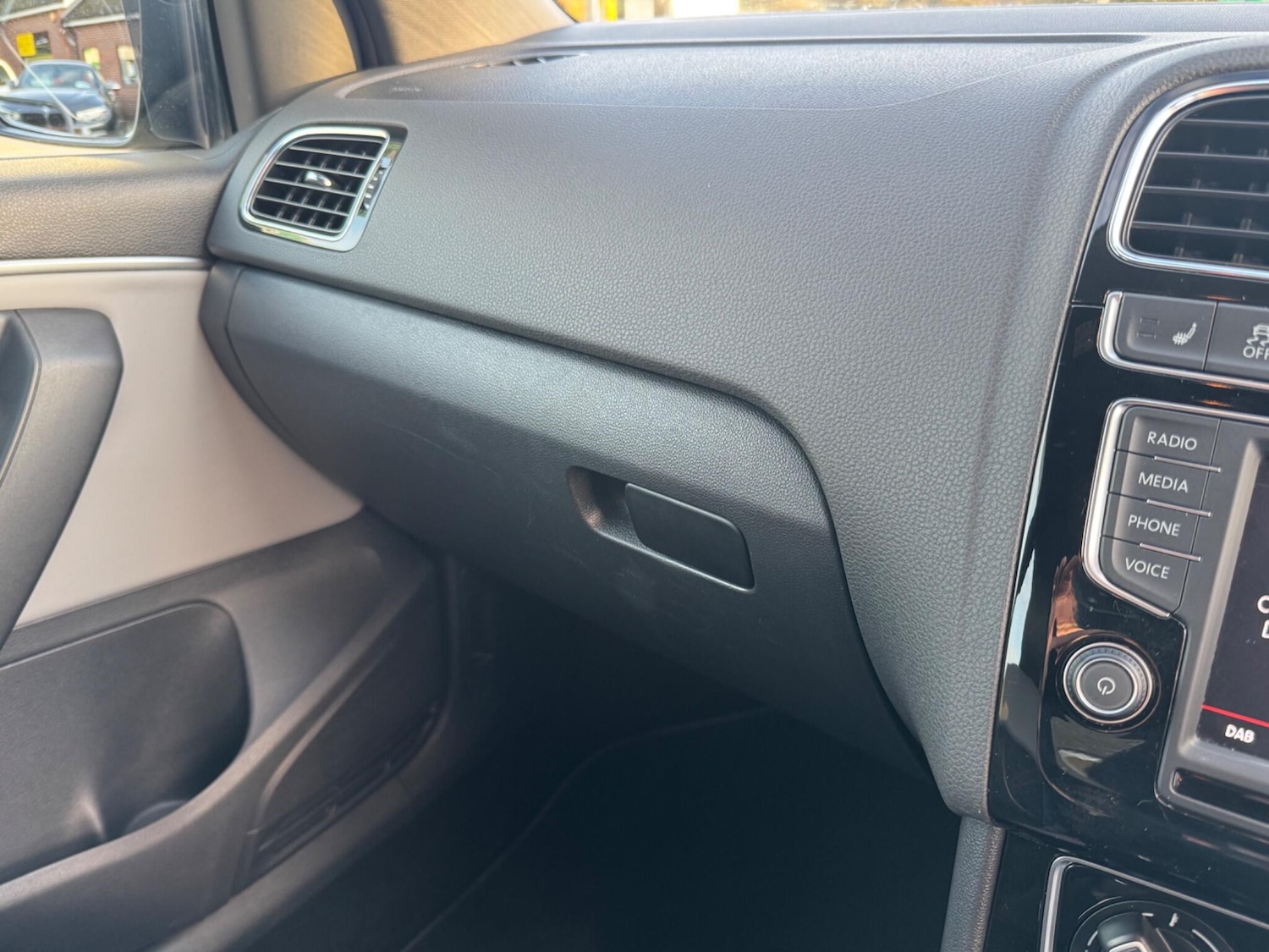 Used Volkswagen Polo 2015 for sale - 76485728: Photo 23