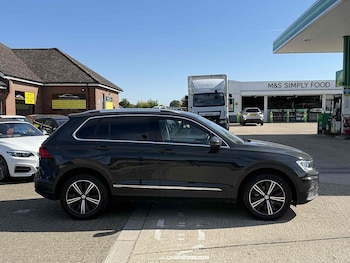 Used Volkswagen Tiguan 2018 for sale - 76240100: Photo 2