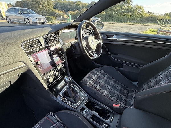 Used Volkswagen Golf 2017 for sale - 76020617: Photo 17