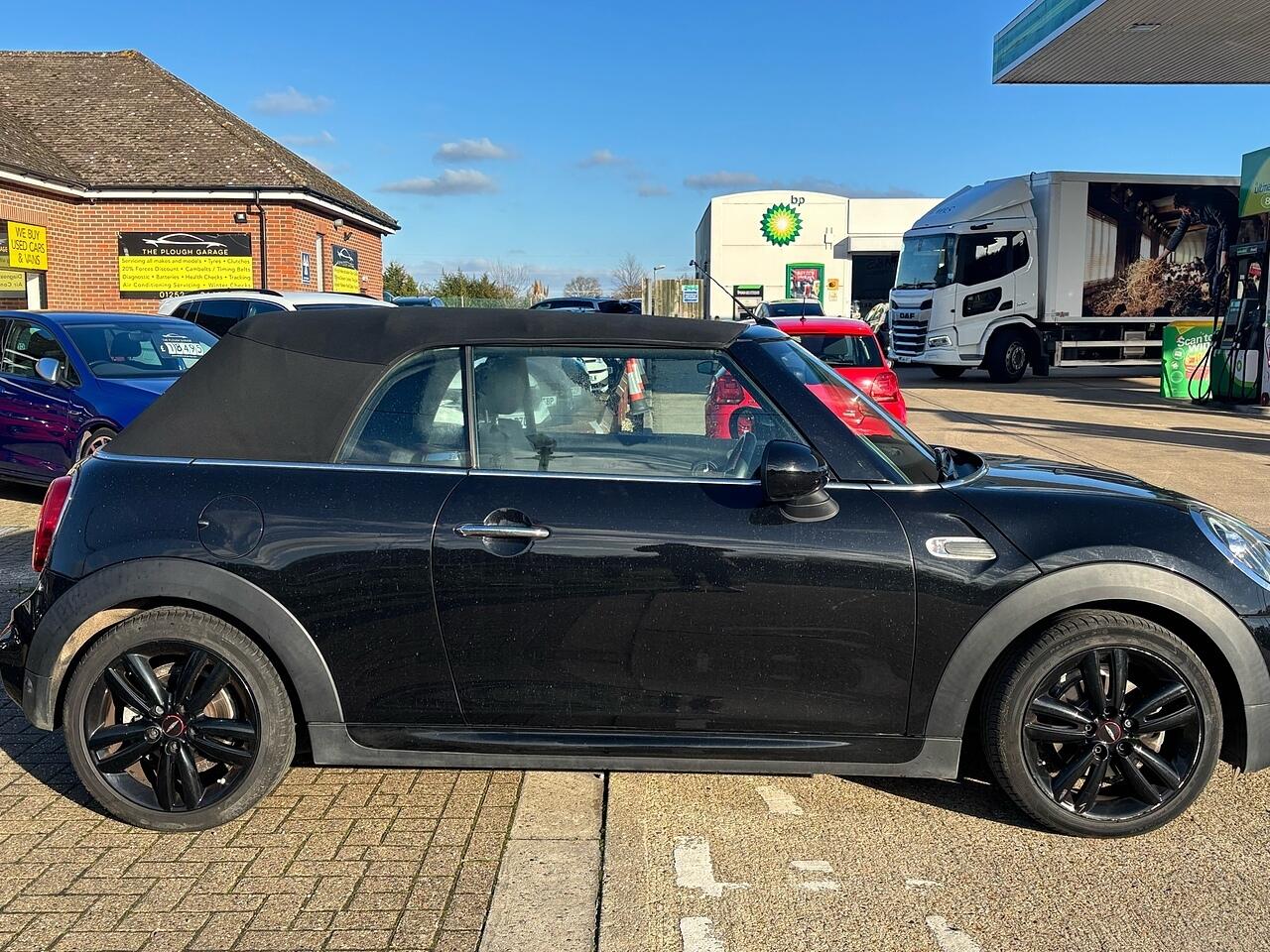 Used MINI Convertible 2019 for sale - 77053943: Photo 2