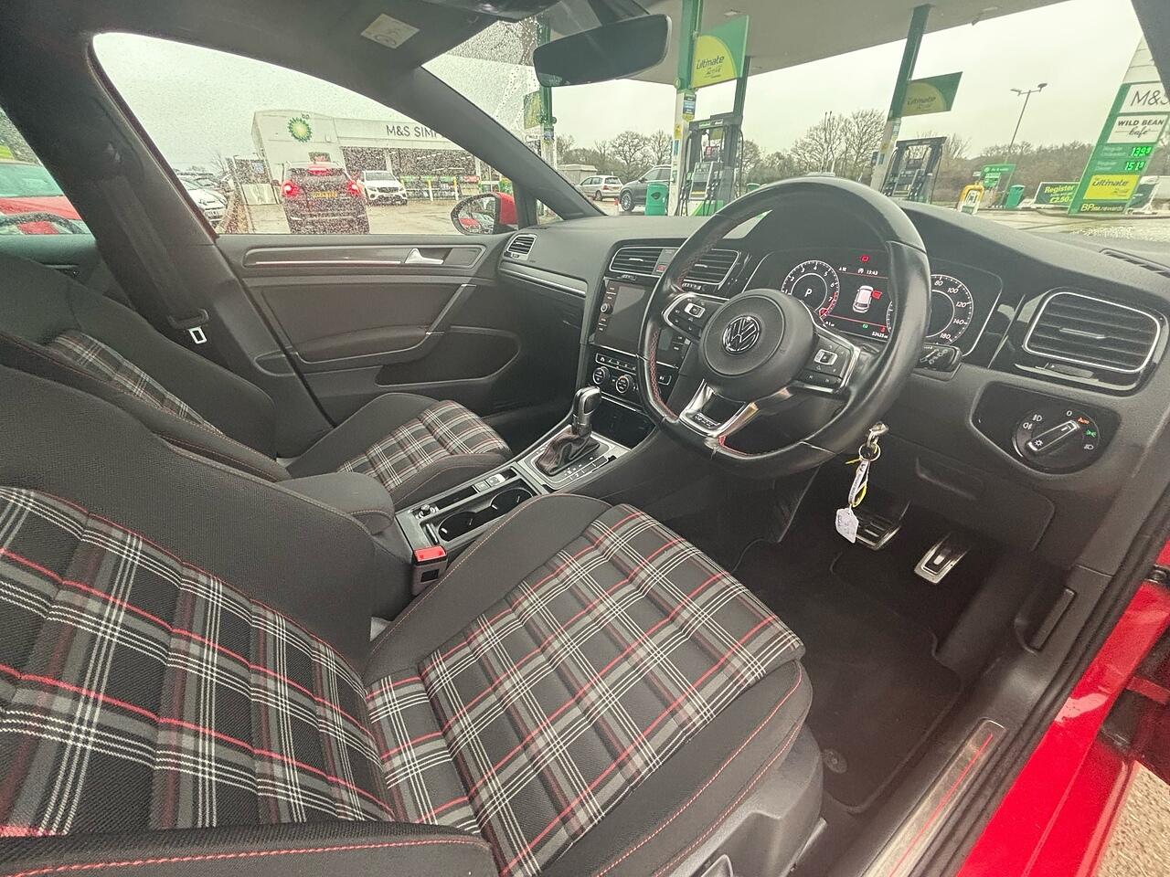 Used Volkswagen Golf 2018 for sale - 76976900: Photo 9