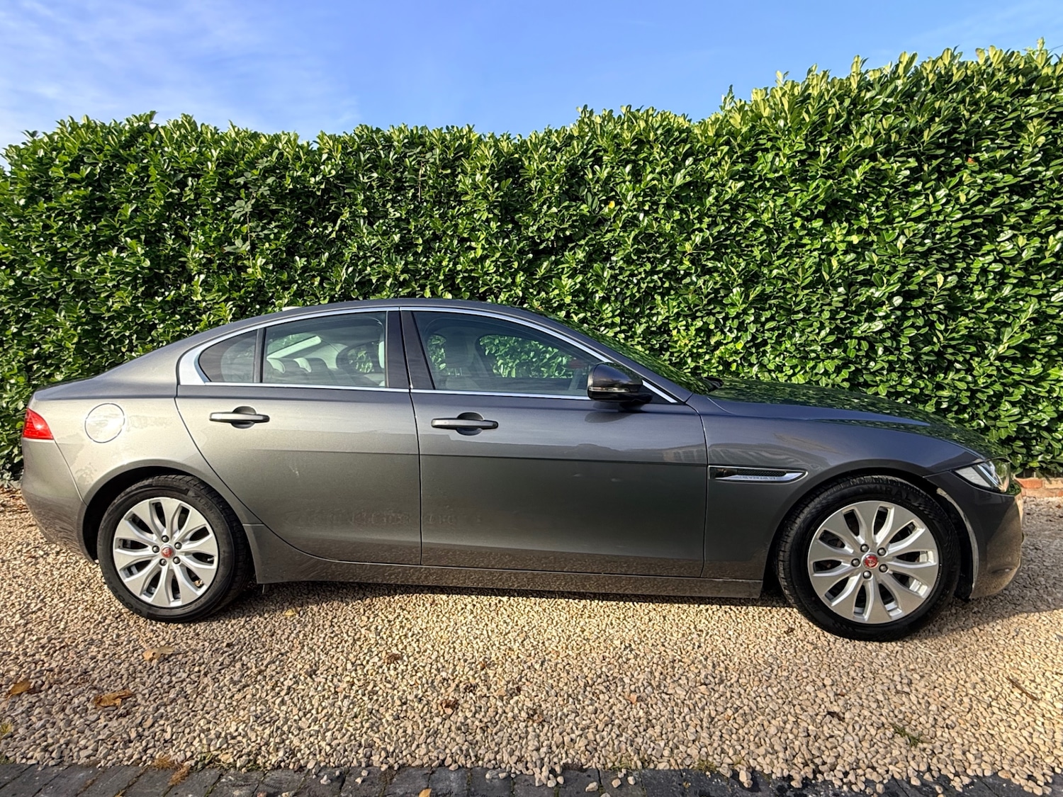 Used Jaguar XE 2016 for sale - 76394939: Photo 4