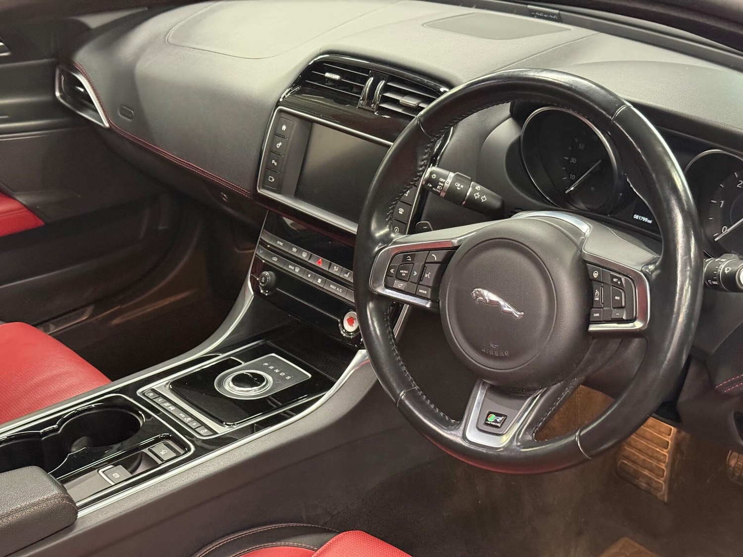 Used Jaguar XE 2016 for sale - 77939850: Photo 11