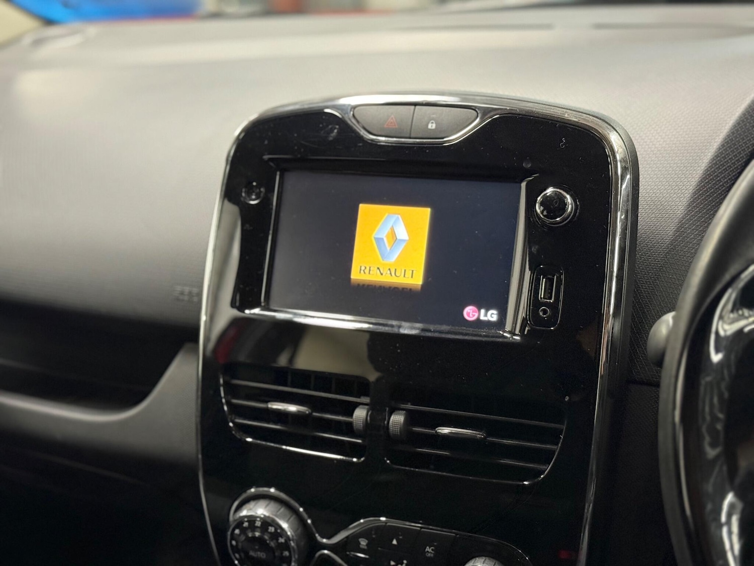 Used Renault Clio for sale - 78048155: Photo 11