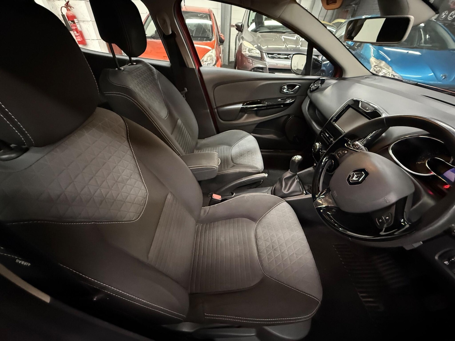 Used Renault Clio for sale - 78048155: Photo 9