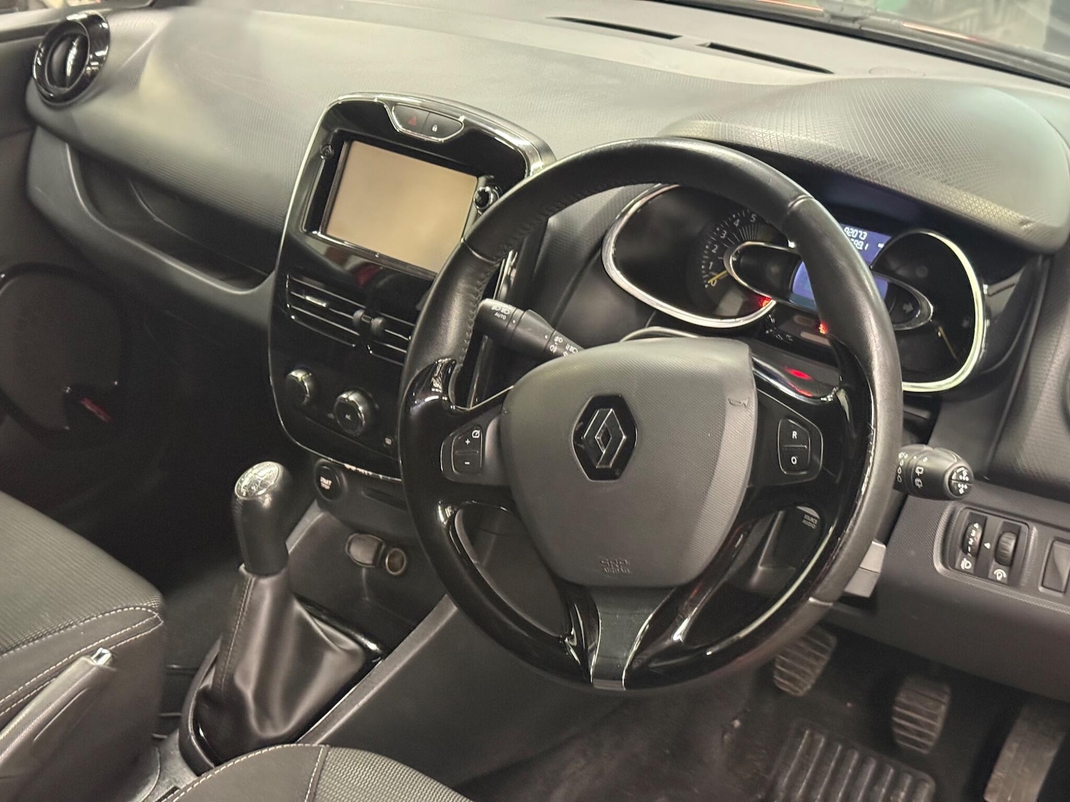 Used Renault Clio 2014 for sale - 76432755: Photo 10