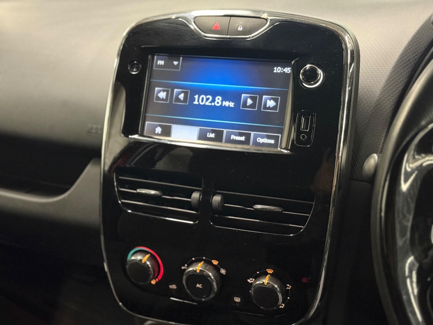 Used Renault Clio 2014 for sale - 76432755: Photo 11