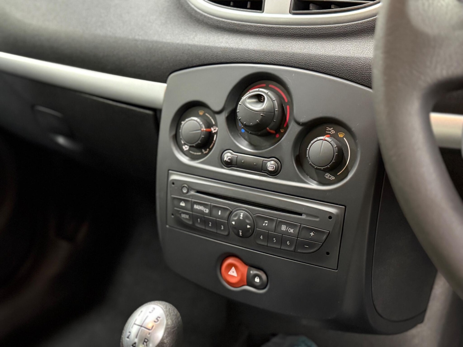 Used Renault Clio 2010 for sale - 77081792: Photo 11