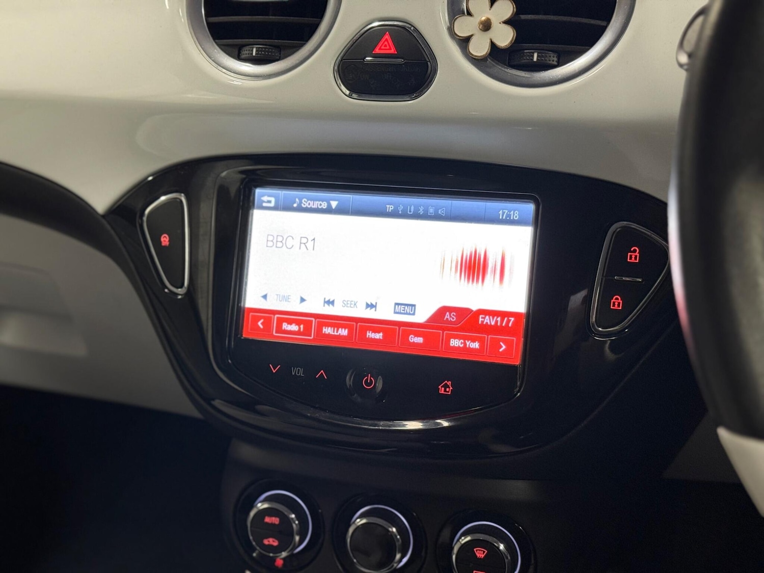 Used Vauxhall ADAM 2014 for sale - 78205297: Photo 11