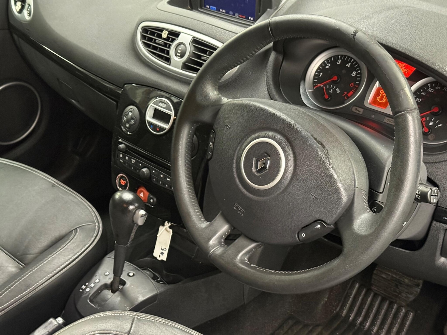 Used Renault Clio 2010 for sale - 77724084: Photo 10