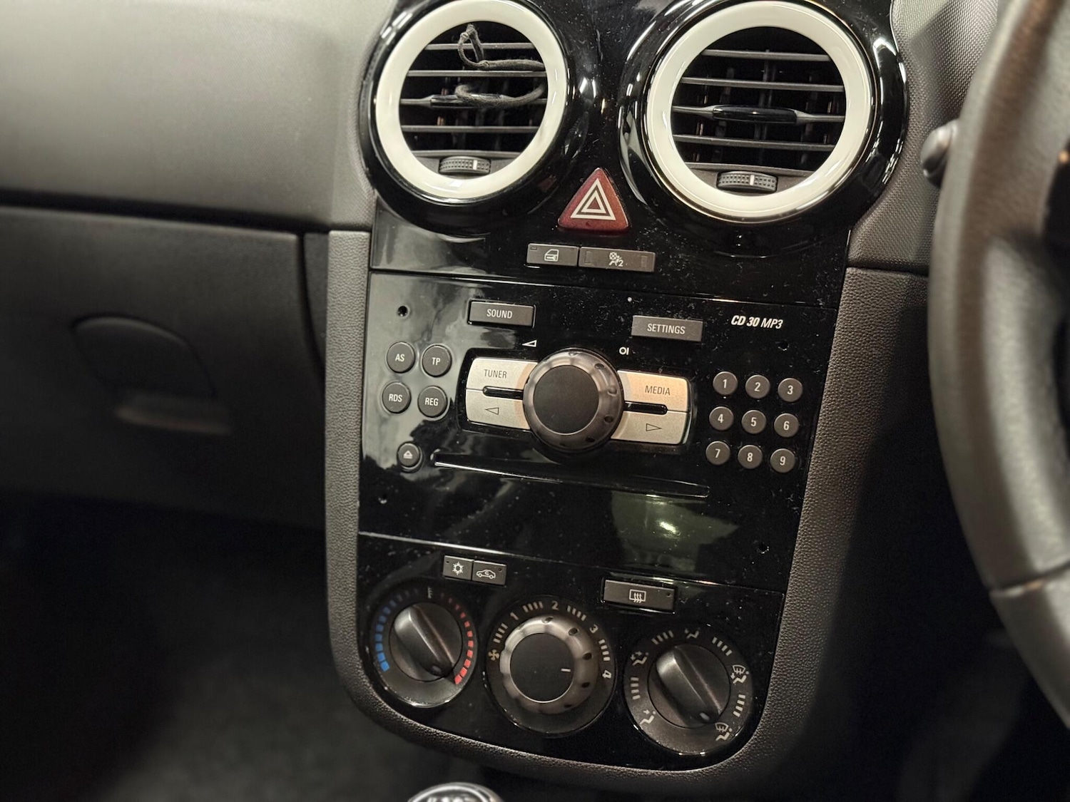 Used Vauxhall Corsa for sale - 77242477: Photo 10