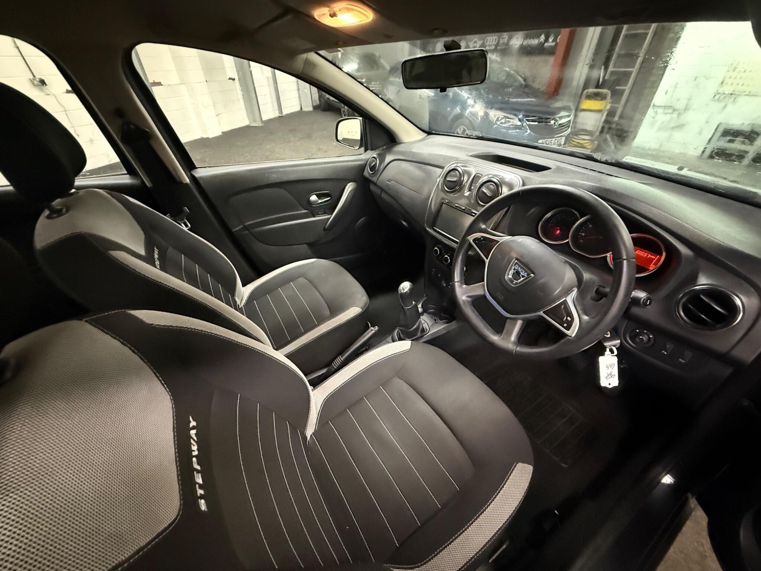 Used Dacia Sandero Stepway 2017 for sale - 77574865: Photo 9