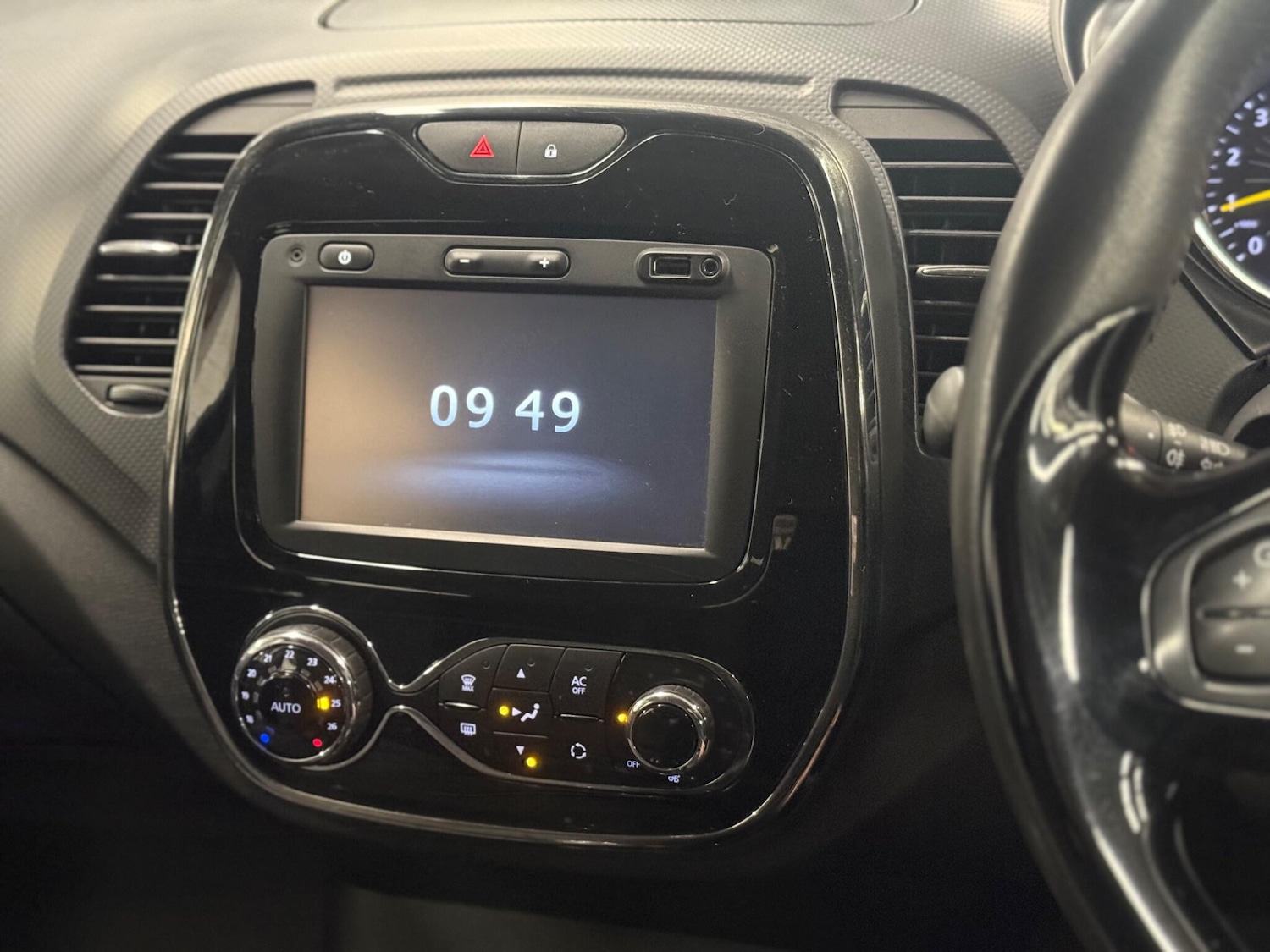 Used Renault Captur 2015 for sale - 78170919: Photo 9