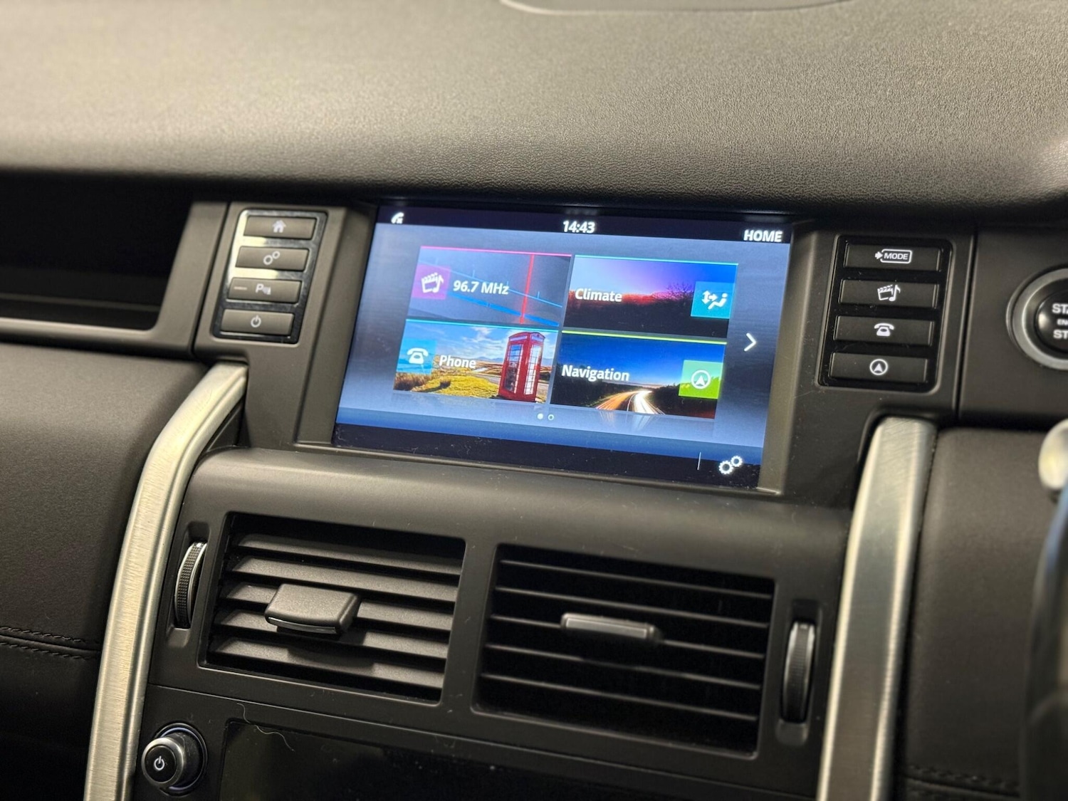 Used Land Rover Discovery Sport 2016 for sale - 77993387: Photo 15