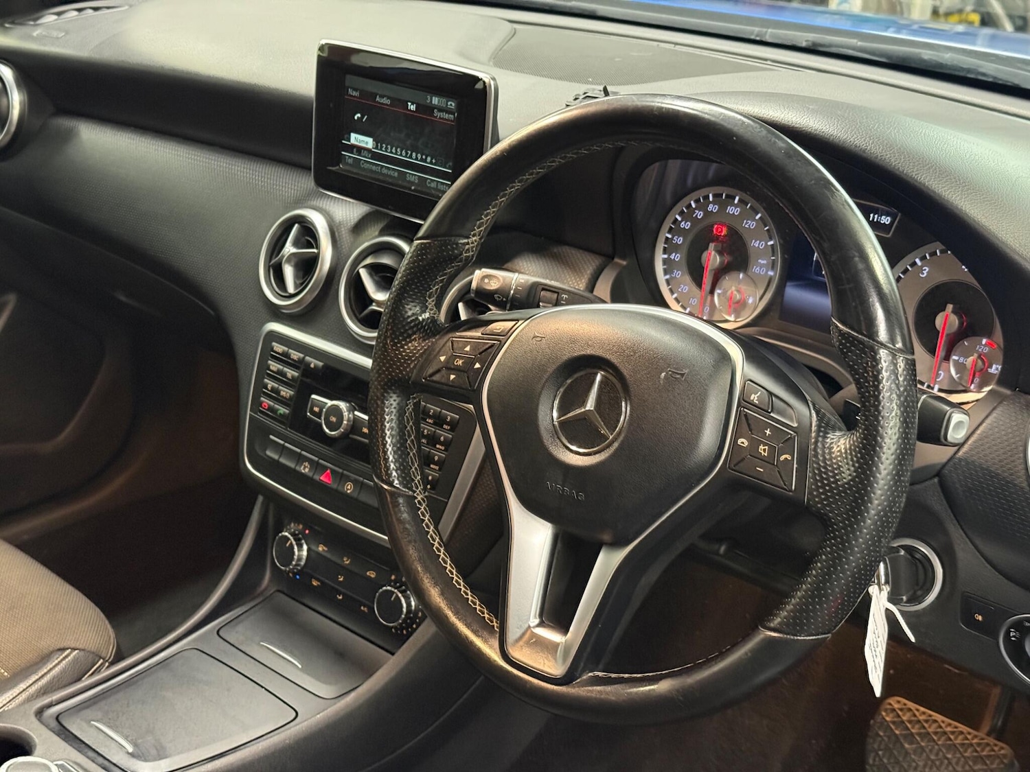 Used Mercedes-Benz A-Class 2014 for sale - 76457735: Photo 11