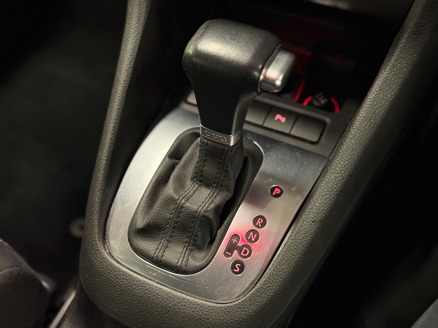 Used Volkswagen Golf 2010 for sale - 77611607: Photo 14