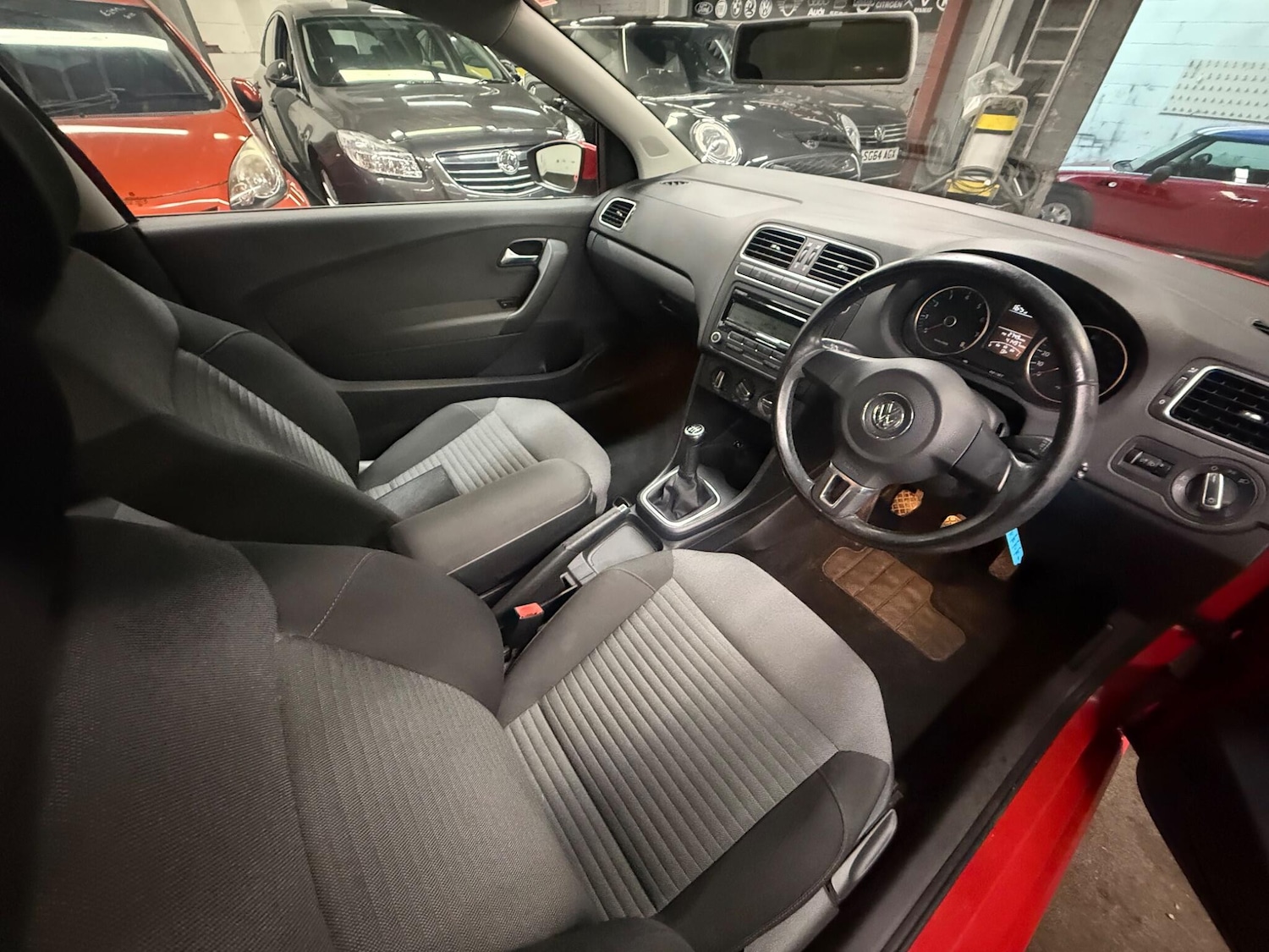 Used Volkswagen Polo 2010 for sale - 77970335: Photo 8