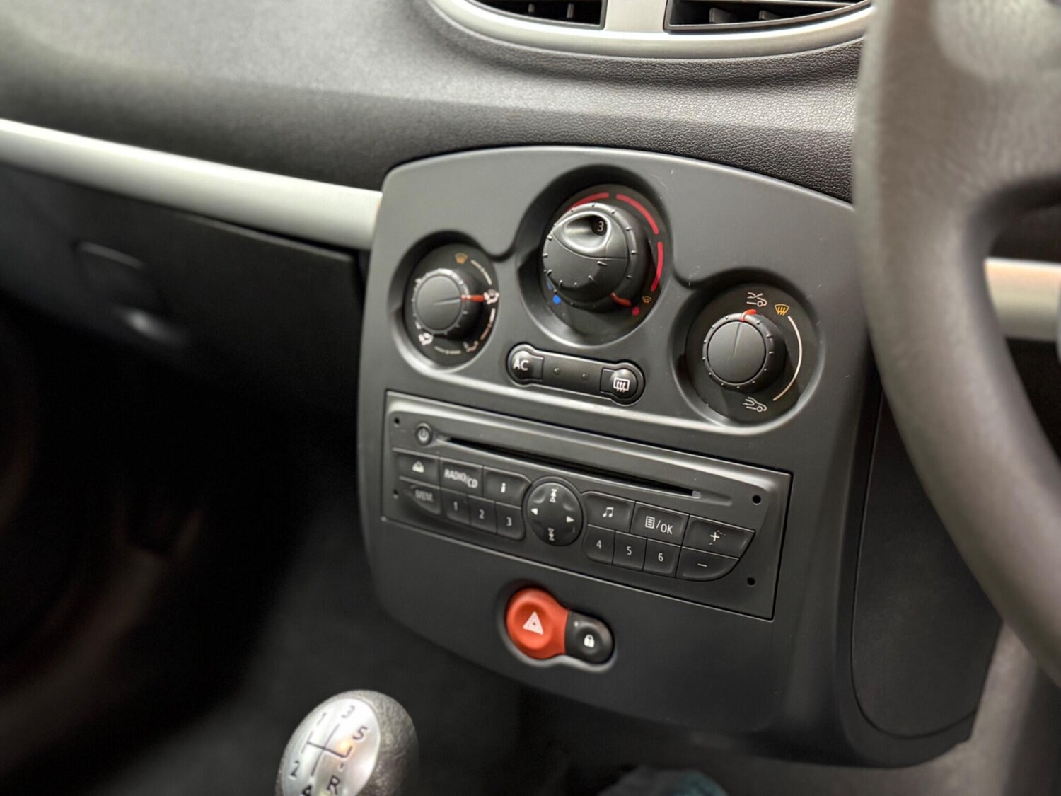 Used Renault Clio for sale - 77396705: Photo 11