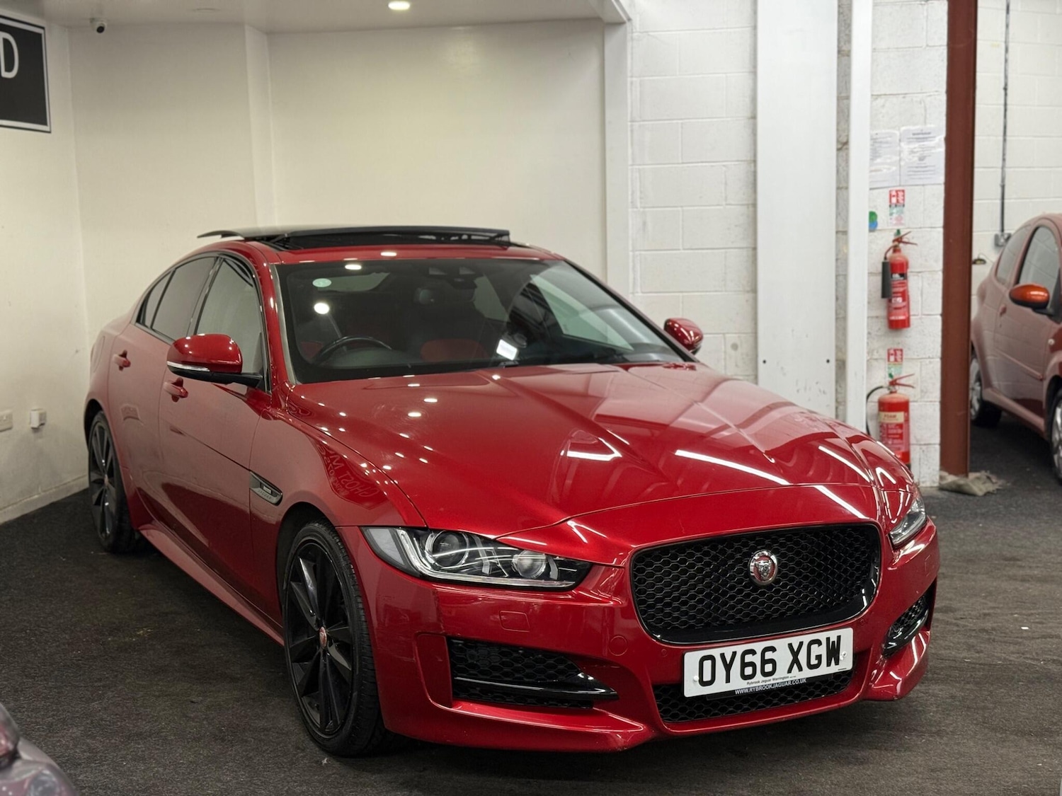 Used Jaguar XE 2016 for sale - 77994195: Photo 3