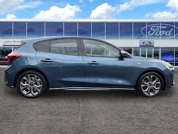 Used Ford Focus 2022 for sale - 76379507: Photo