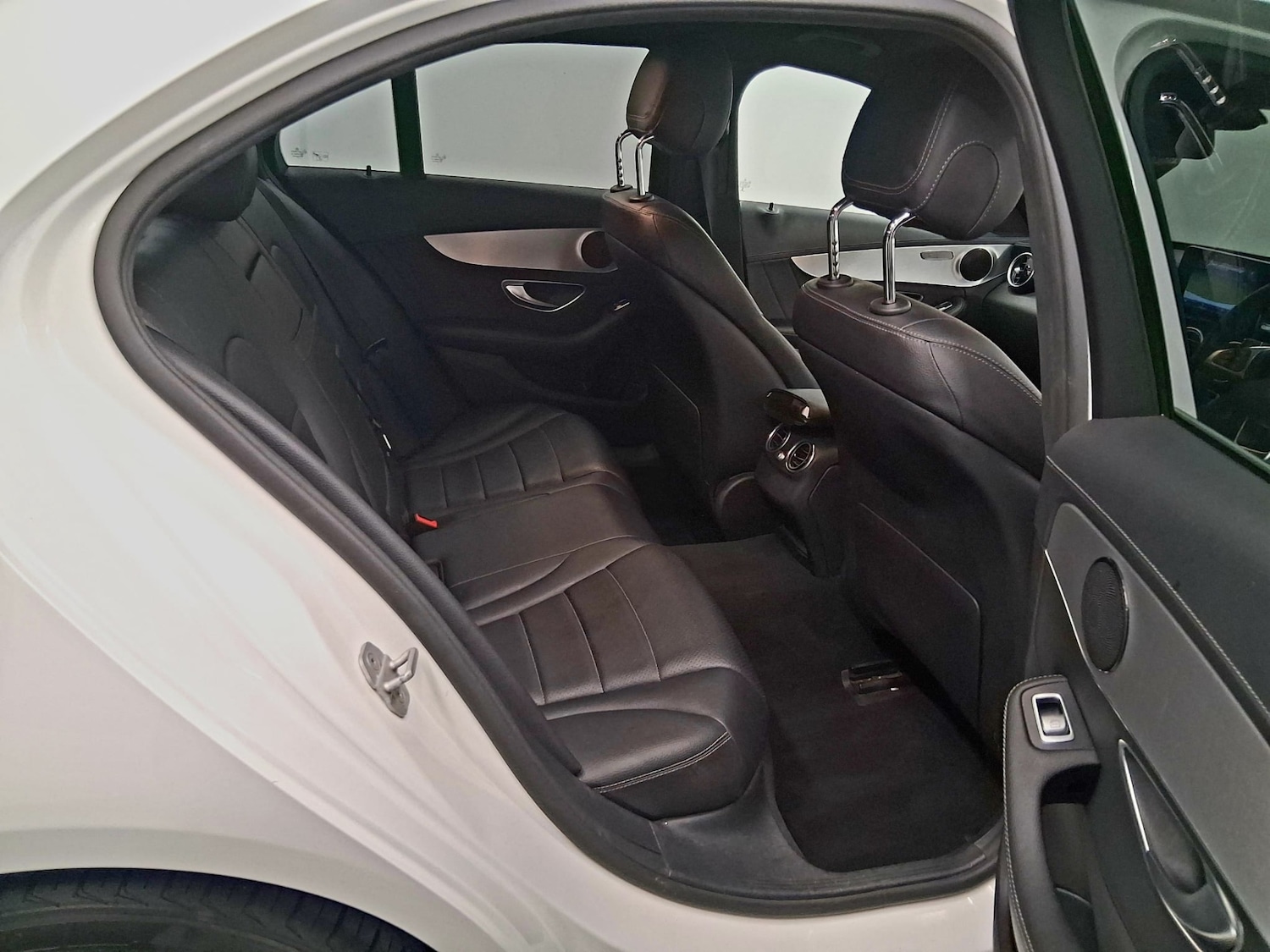 Used Mercedes-Benz C-Class 2015 for sale - 76102448: Photo 10