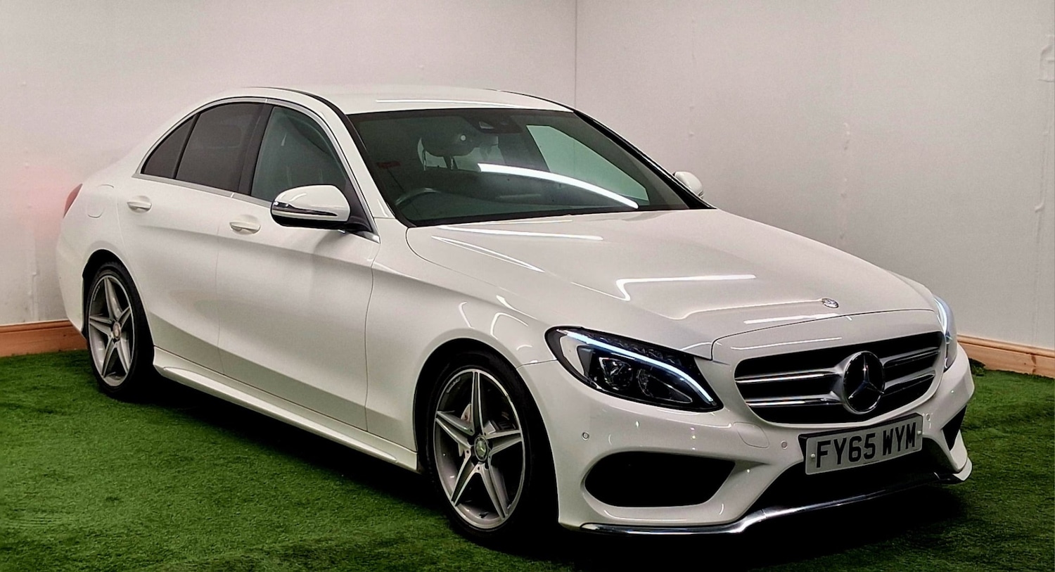 Used Mercedes-Benz C-Class 2015 for sale - 76102448: Photo 2