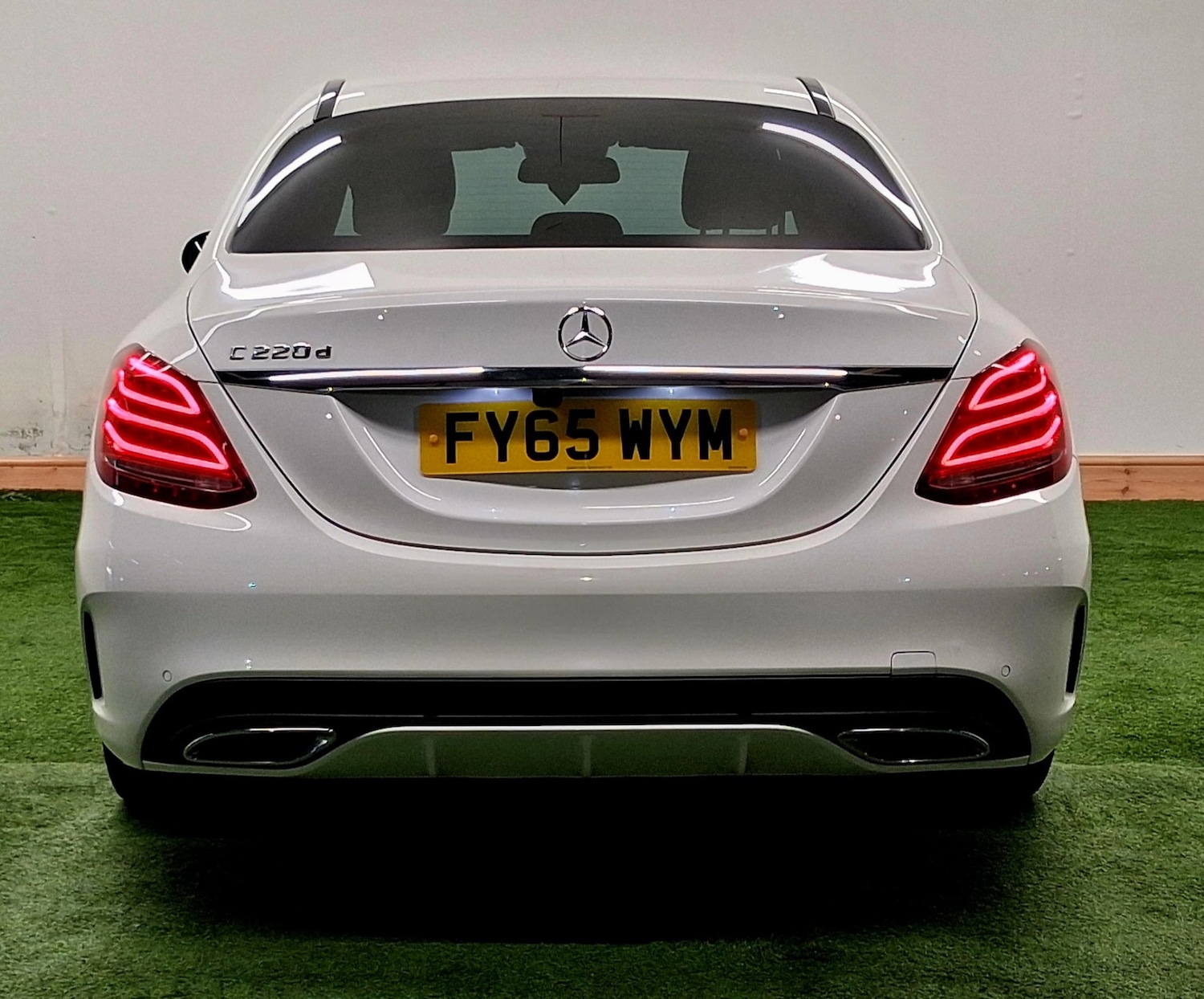 Used Mercedes-Benz C-Class 2015 for sale - 76102448: Photo 4