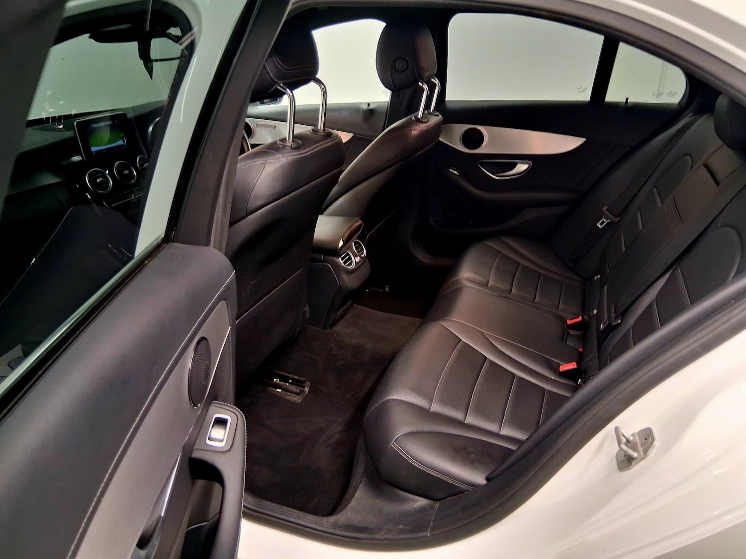 Used Mercedes-Benz C-Class 2015 for sale - 76102448: Photo 9