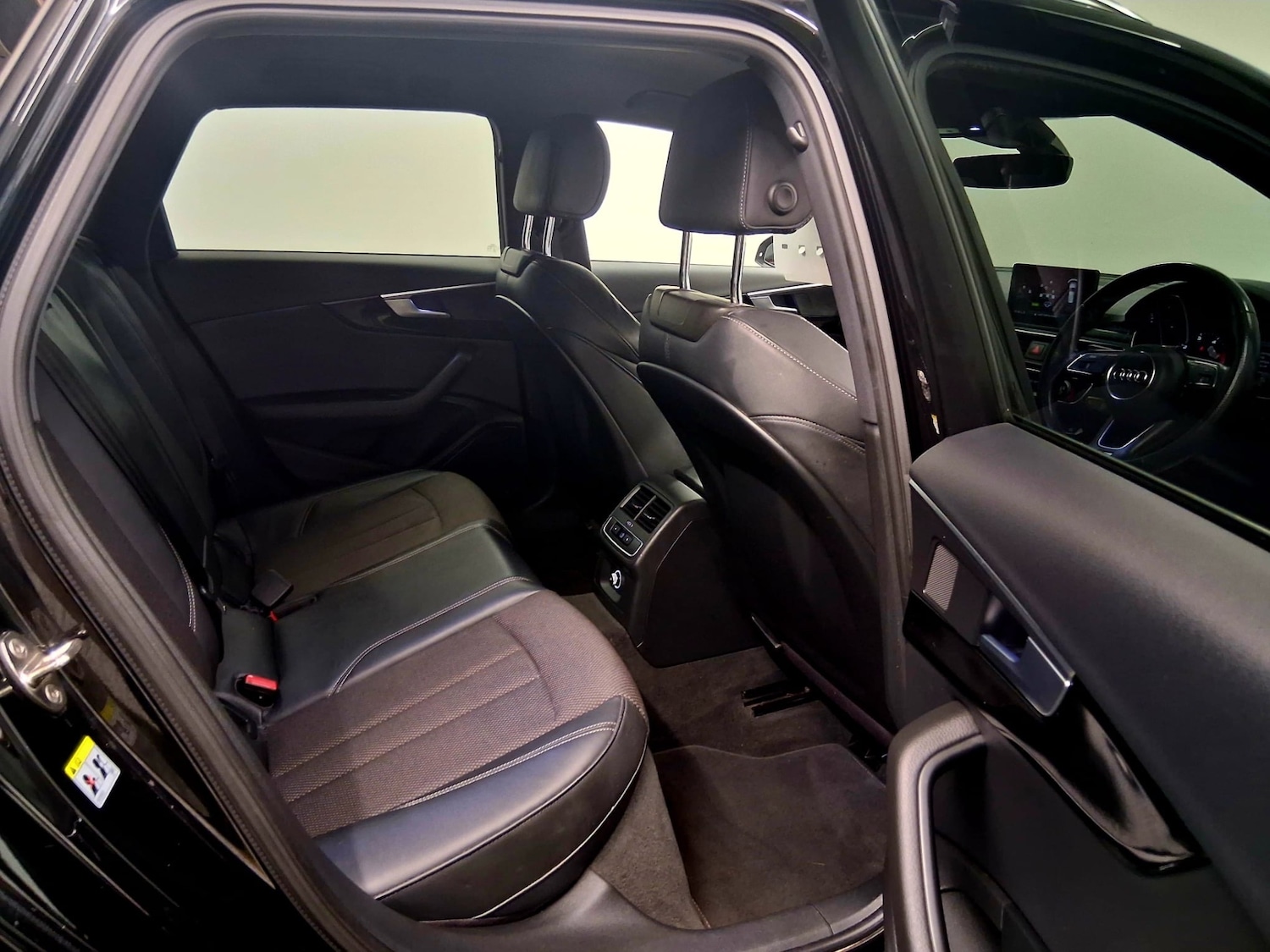 Used Audi A4 2017 for sale - 76184191: Photo 10