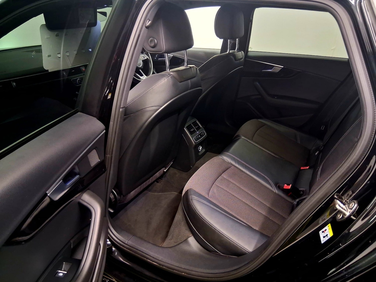 Used Audi A4 2017 for sale - 76184191: Photo 11