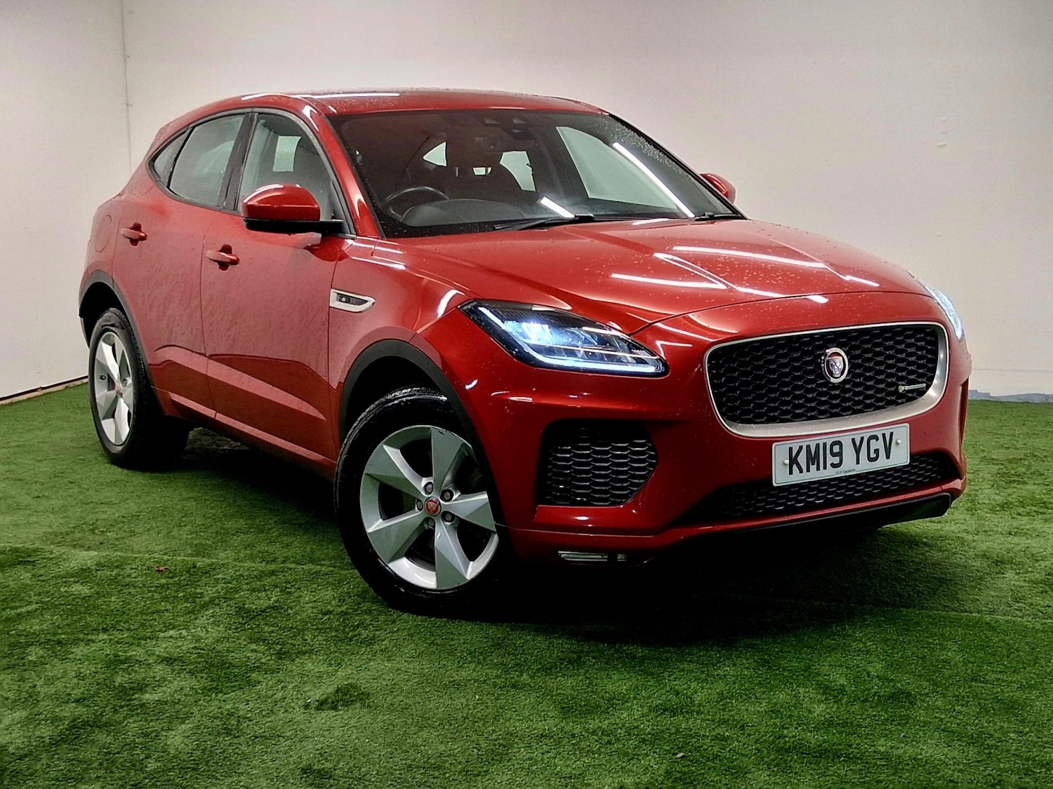 Used Jaguar E-Pace 2019 for sale - 76197982: Photo 1