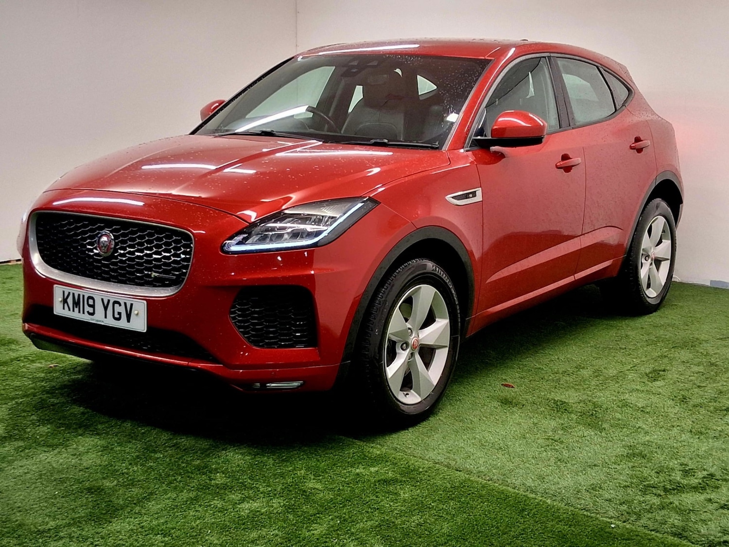 Used Jaguar E-Pace 2019 for sale - 76197982: Photo 2