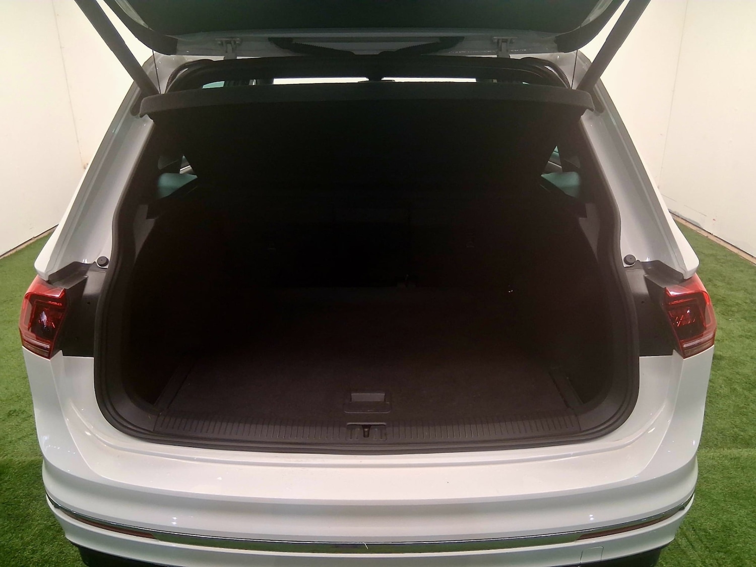 Used Volkswagen Tiguan 2017 for sale - 76403377: Photo 9