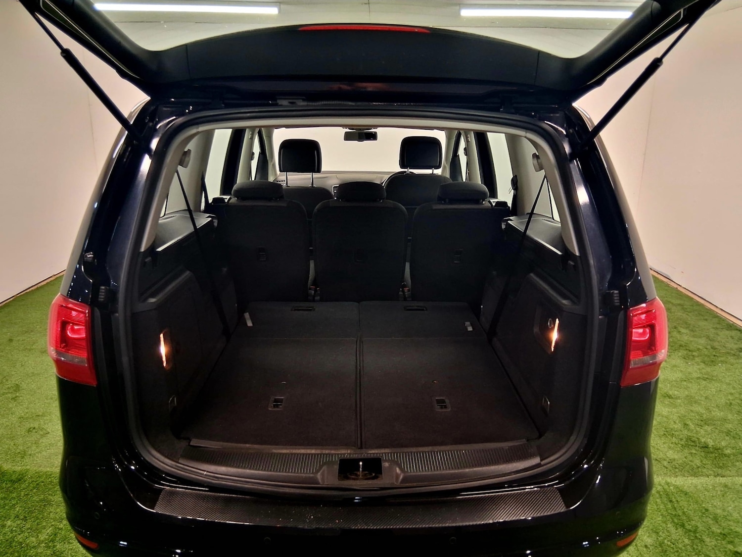 Used Volkswagen Sharan 2014 for sale - 76476790: Photo 6