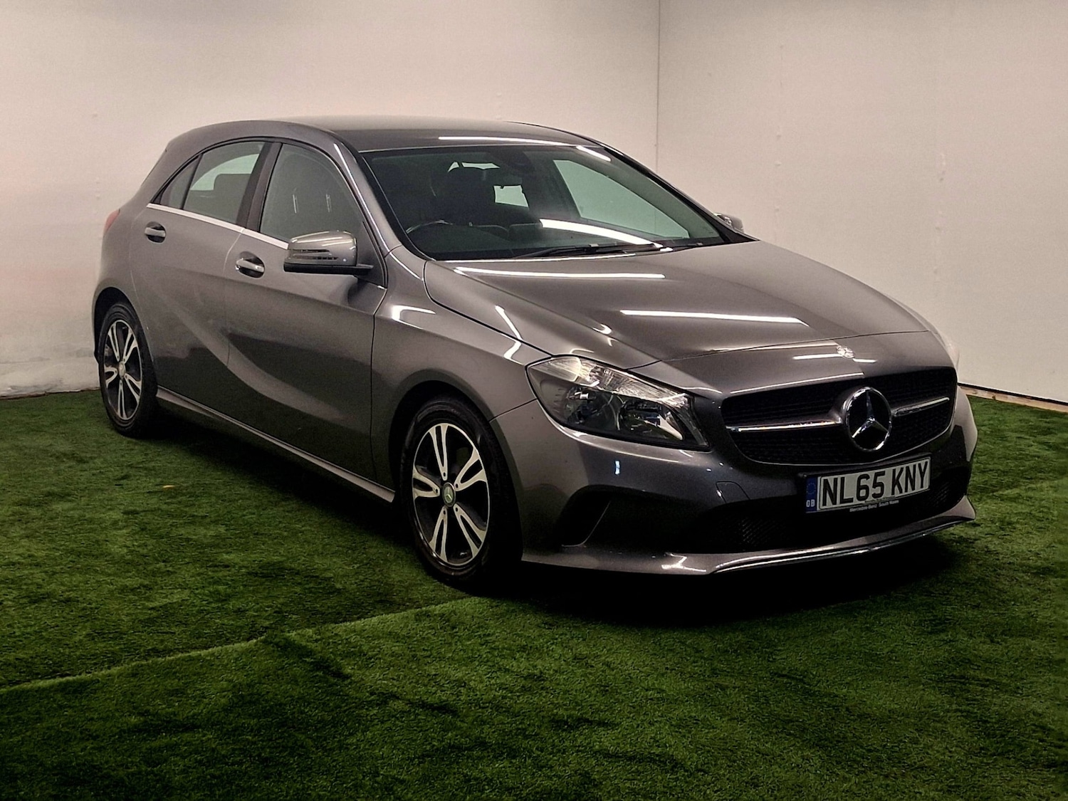 Used Mercedes-Benz A-Class 2015 for sale - 76426663: Photo 2