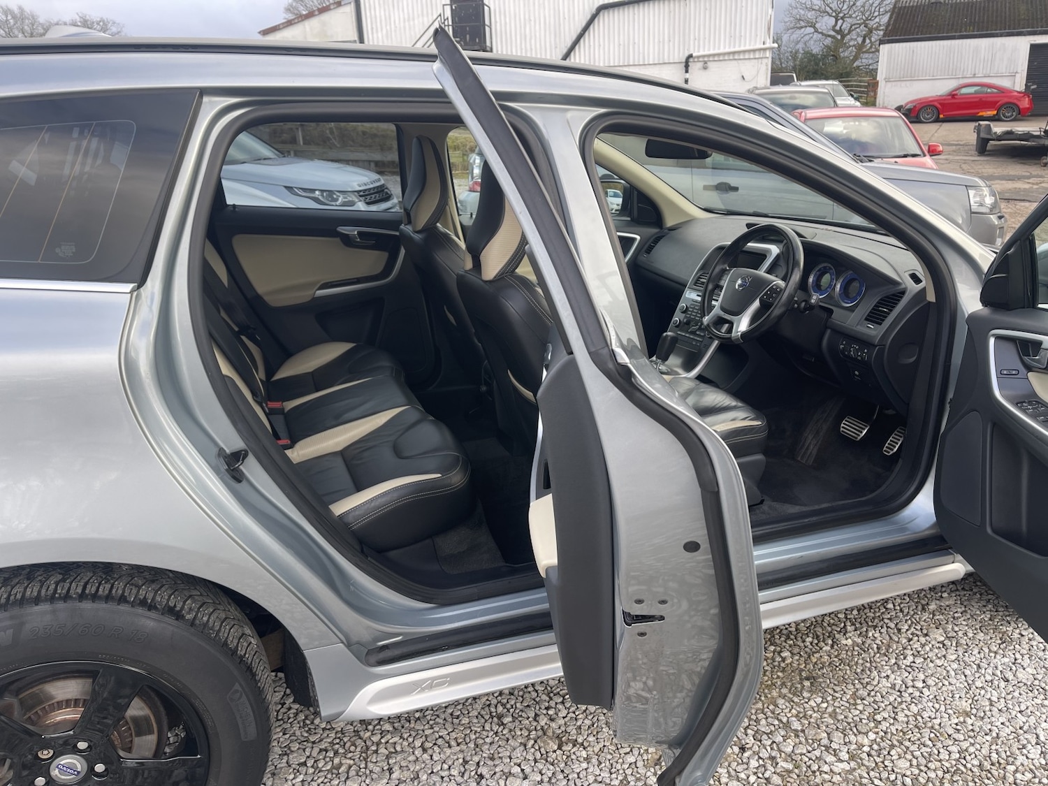 Used Volvo XC60 2010 for sale - 77508425: Photo 10