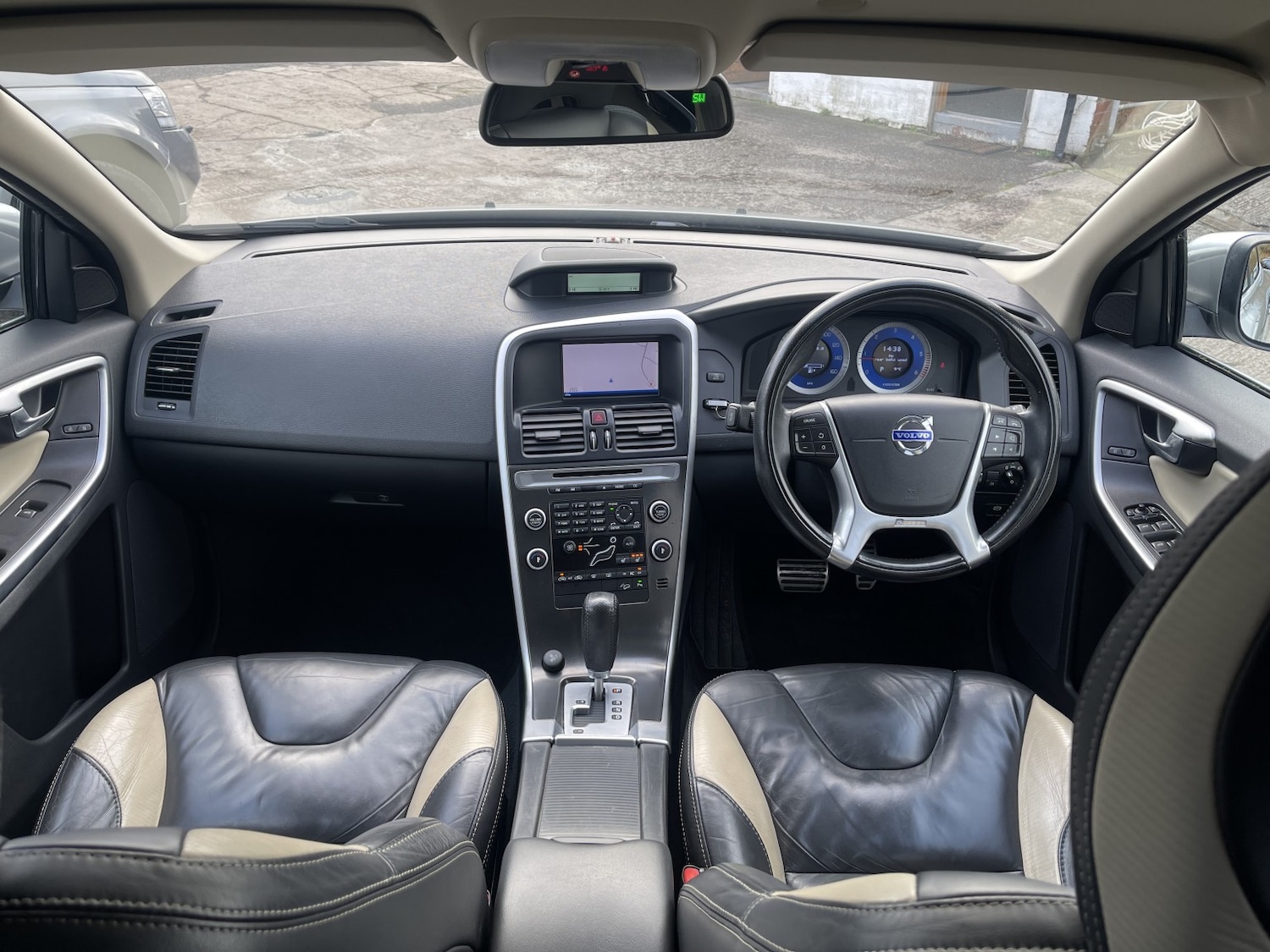 Used Volvo XC60 2010 for sale - 77508425: Photo 11