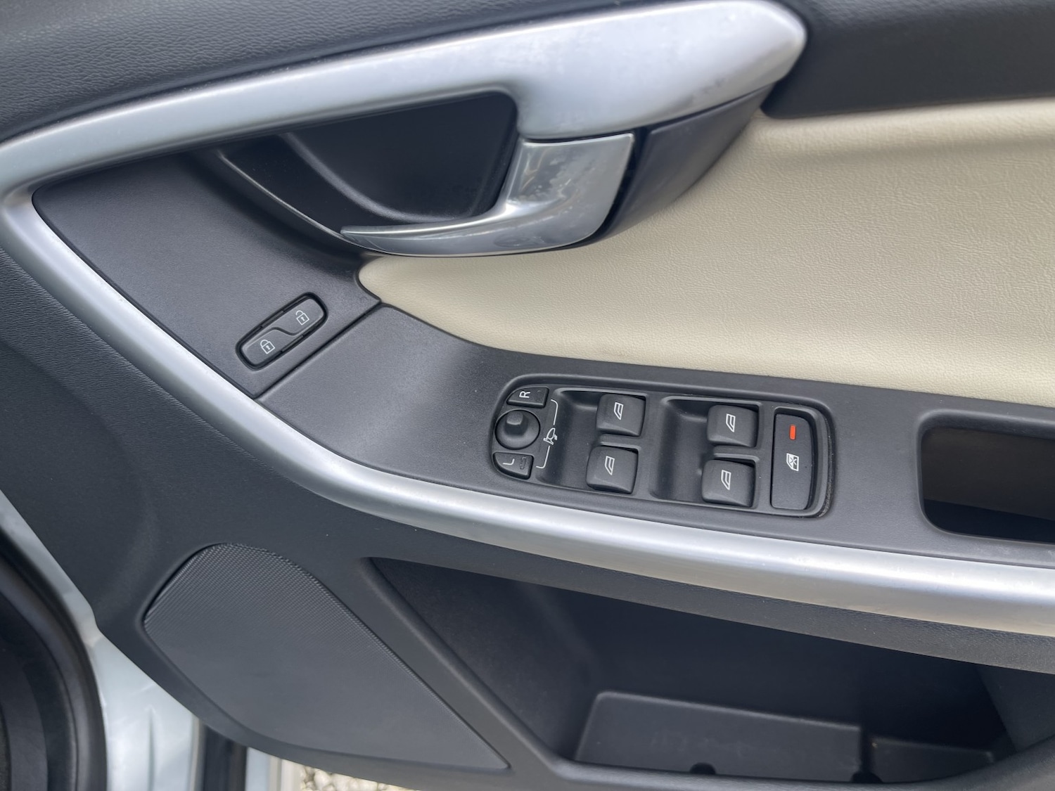 Used Volvo XC60 2010 for sale - 77508425: Photo 22