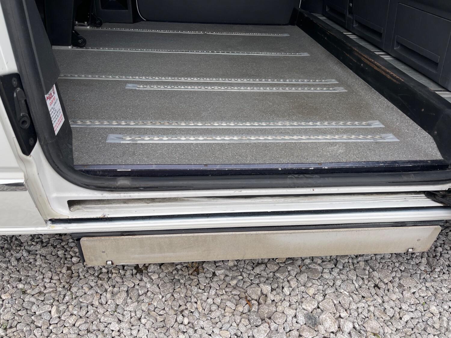 Used Volkswagen Caravelle 2012 for sale - 76313935: Photo 24