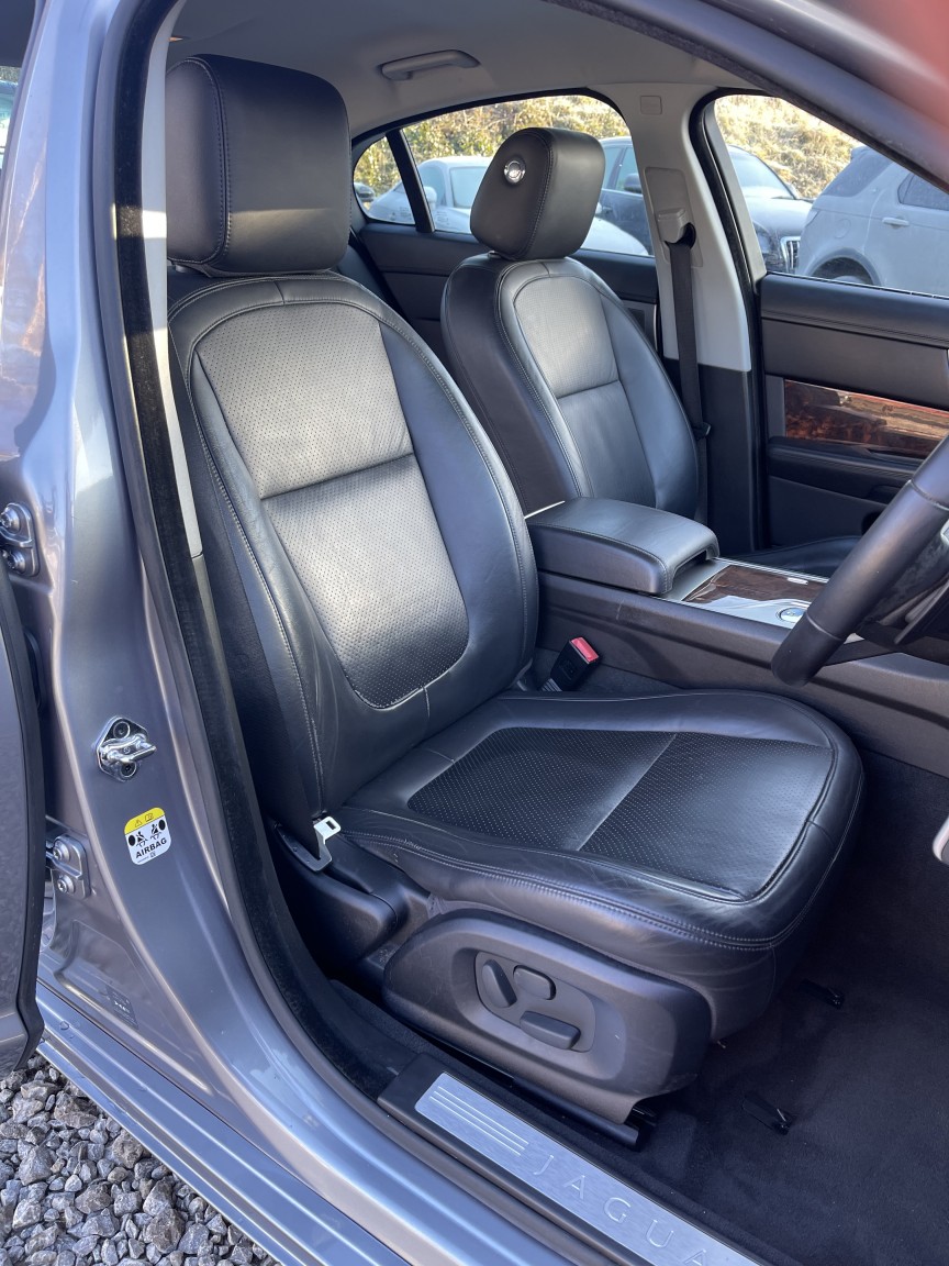 Used Jaguar XF 2010 for sale - 77162327: Photo 10