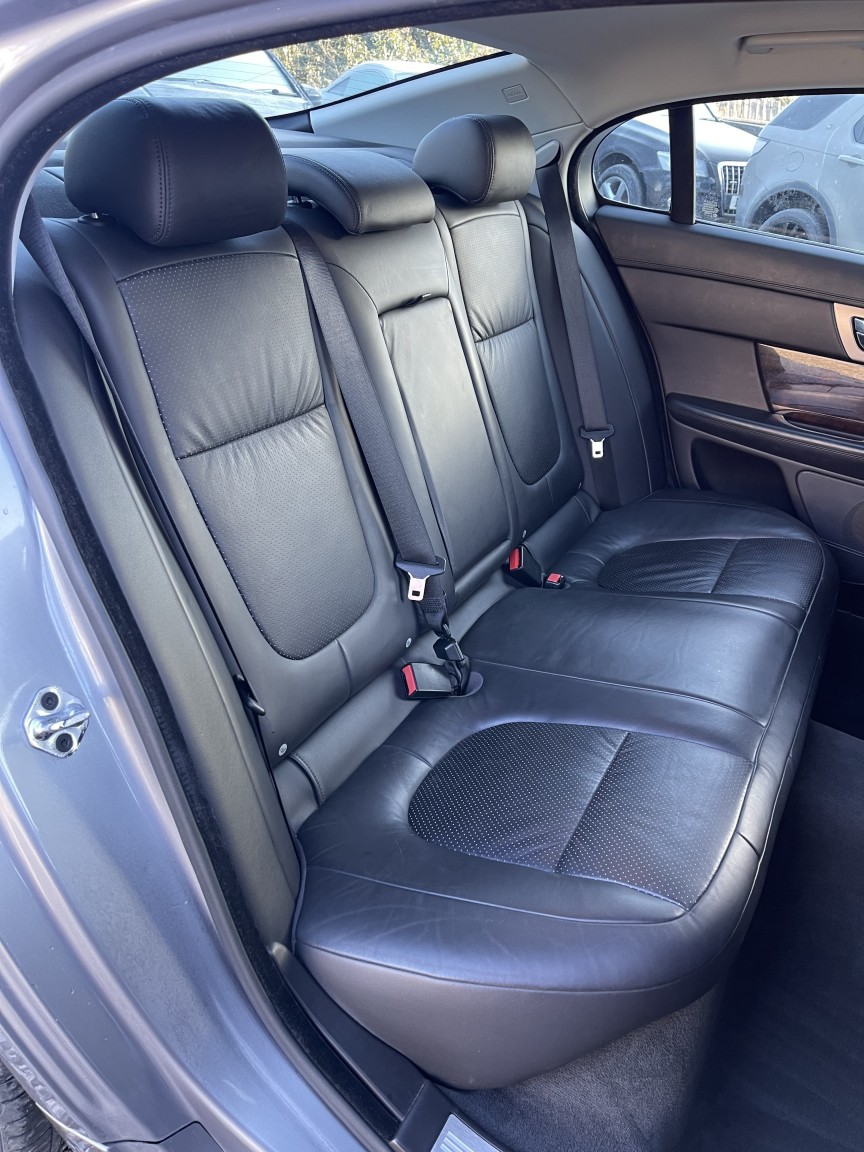 Used Jaguar XF 2010 for sale - 77162327: Photo 9