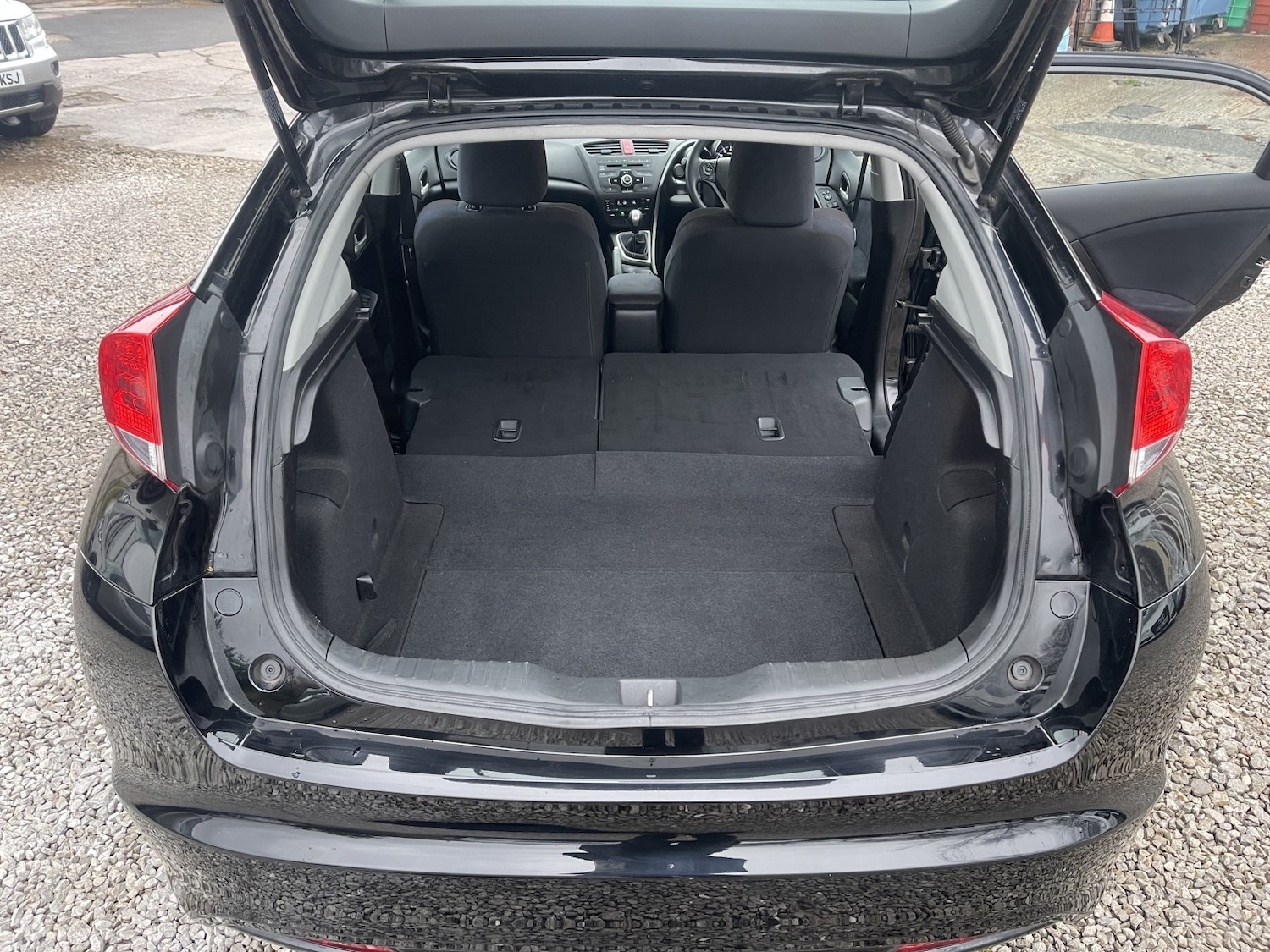 Used Honda Civic 2012 for sale - 77140768: Photo 16