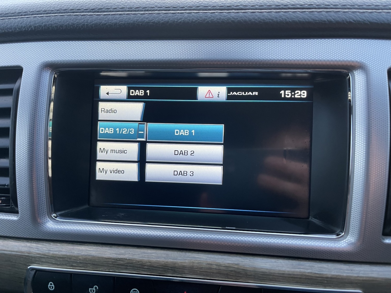 Used Jaguar XF 2014 for sale - 76817513: Photo 27