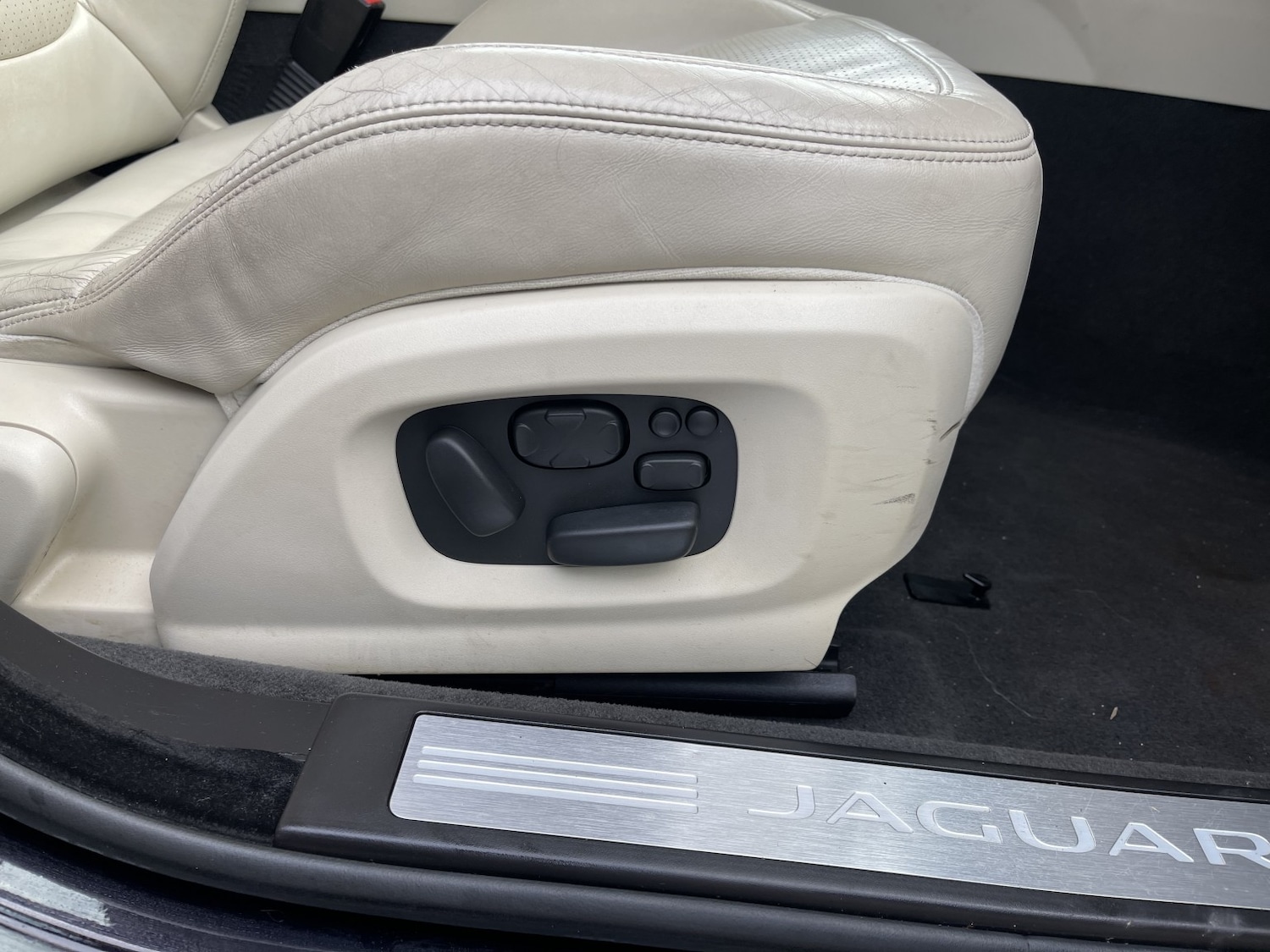 Used Jaguar XF 2014 for sale - 76863938: Photo 20