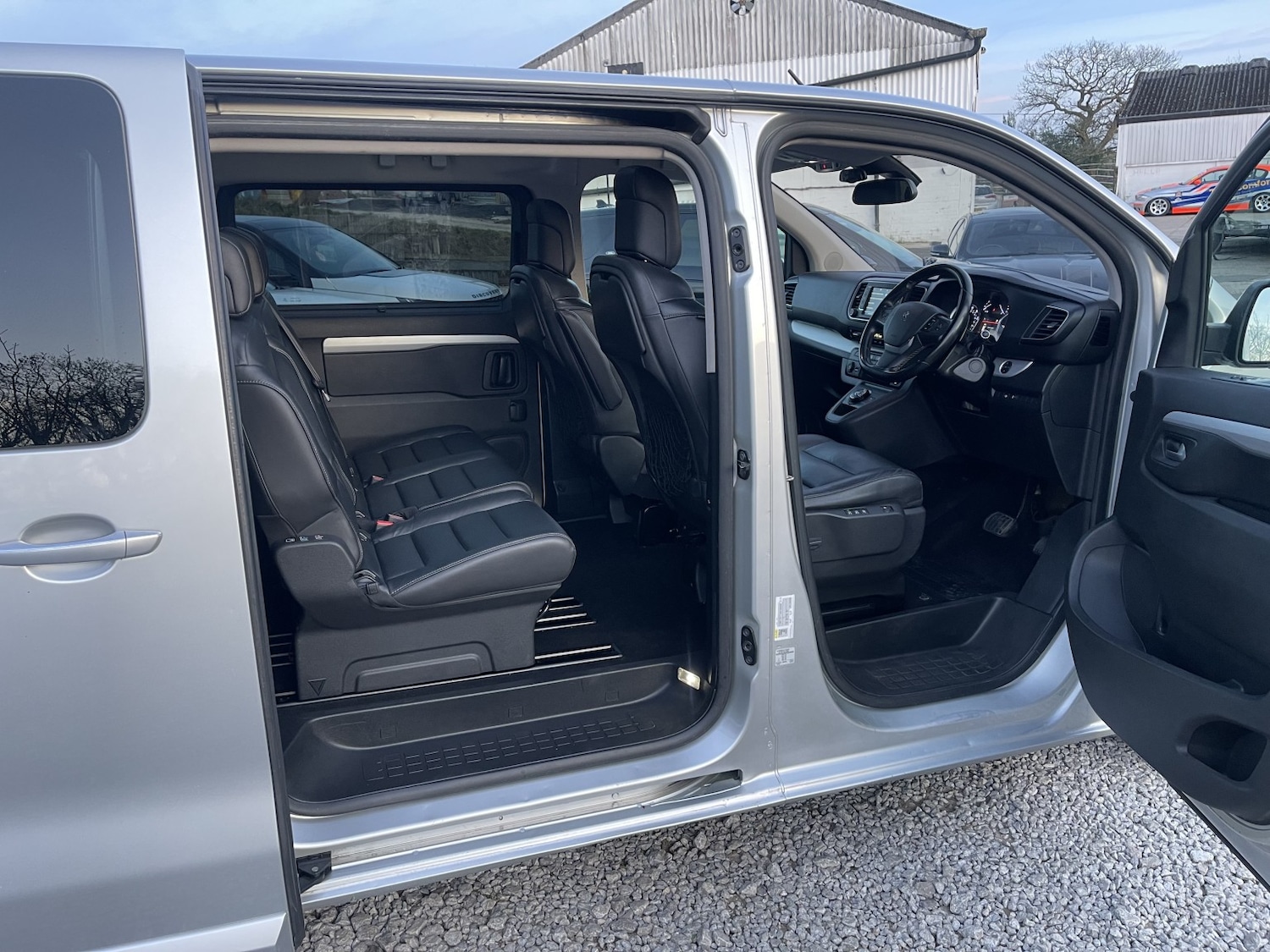 Used Peugeot Traveller 2017 for sale - 77968804: Photo 12