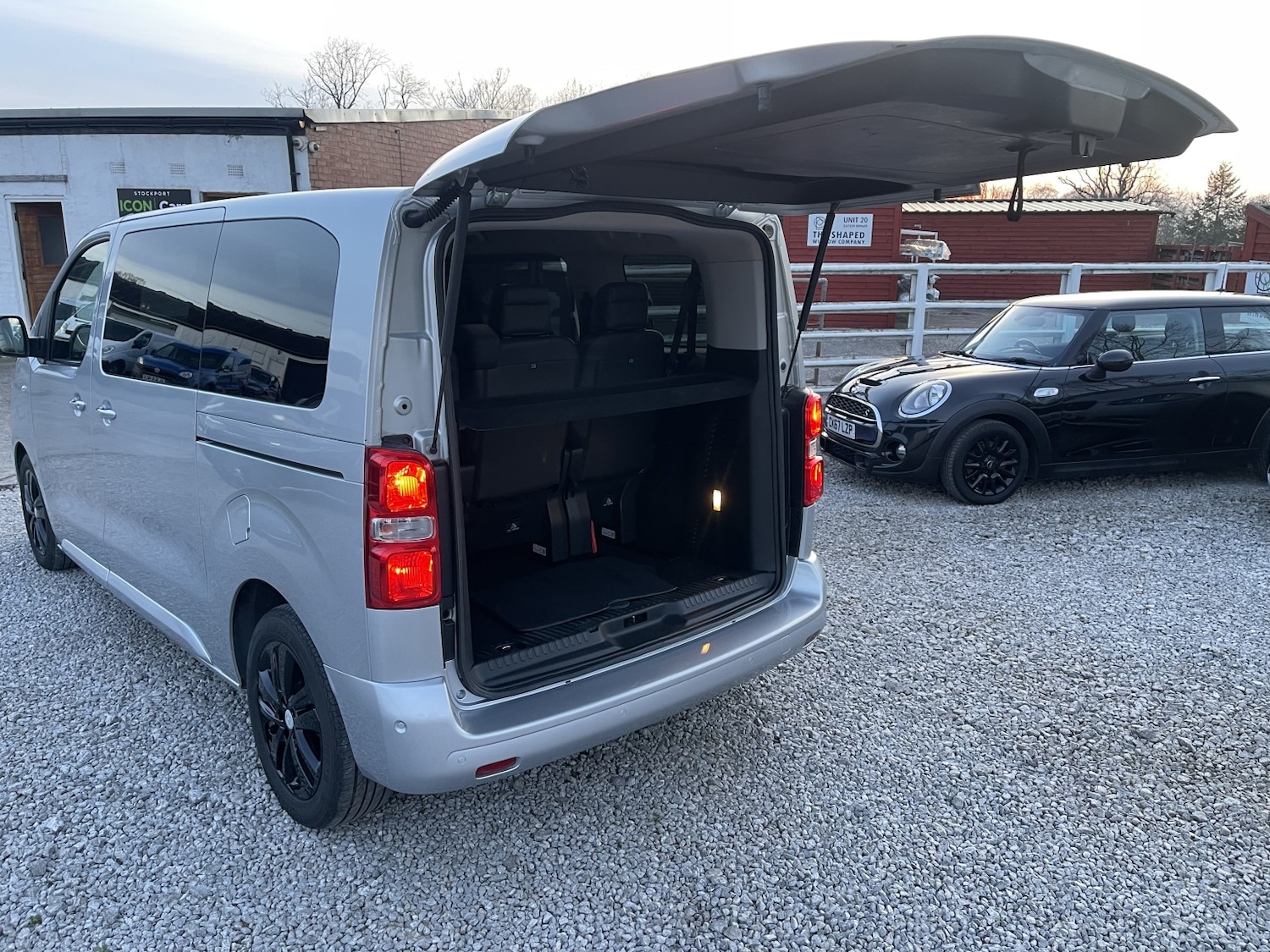 Used Peugeot Traveller 2017 for sale - 77968804: Photo 28