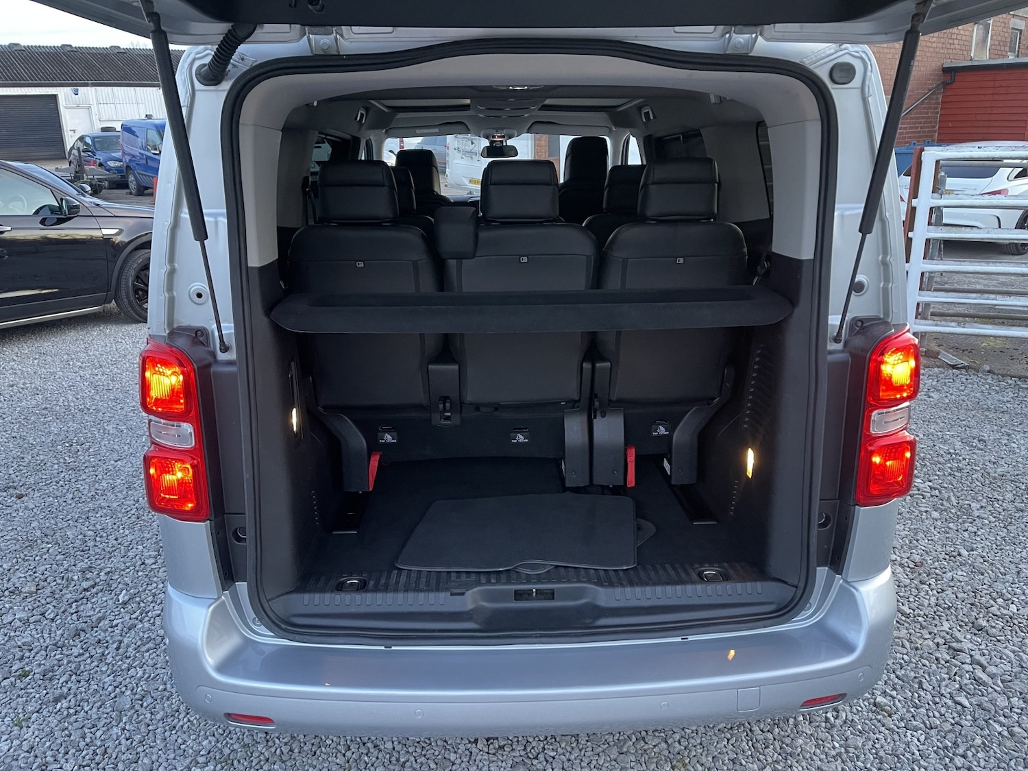 Used Peugeot Traveller 2017 for sale - 77968804: Photo 30